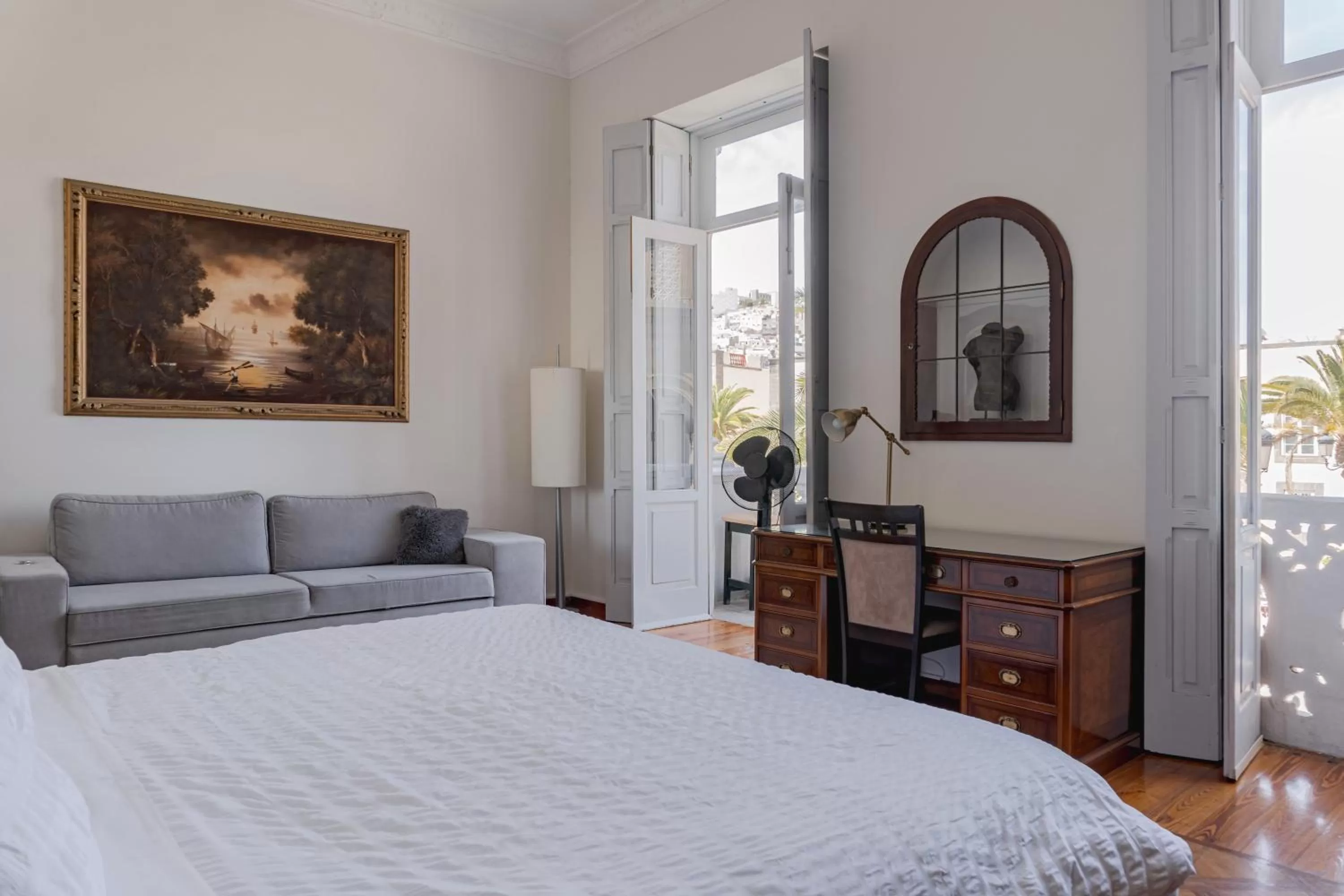 Quadruple Room with Shared Bathroom - single occupancy in Santa Ana Suite & Rooms