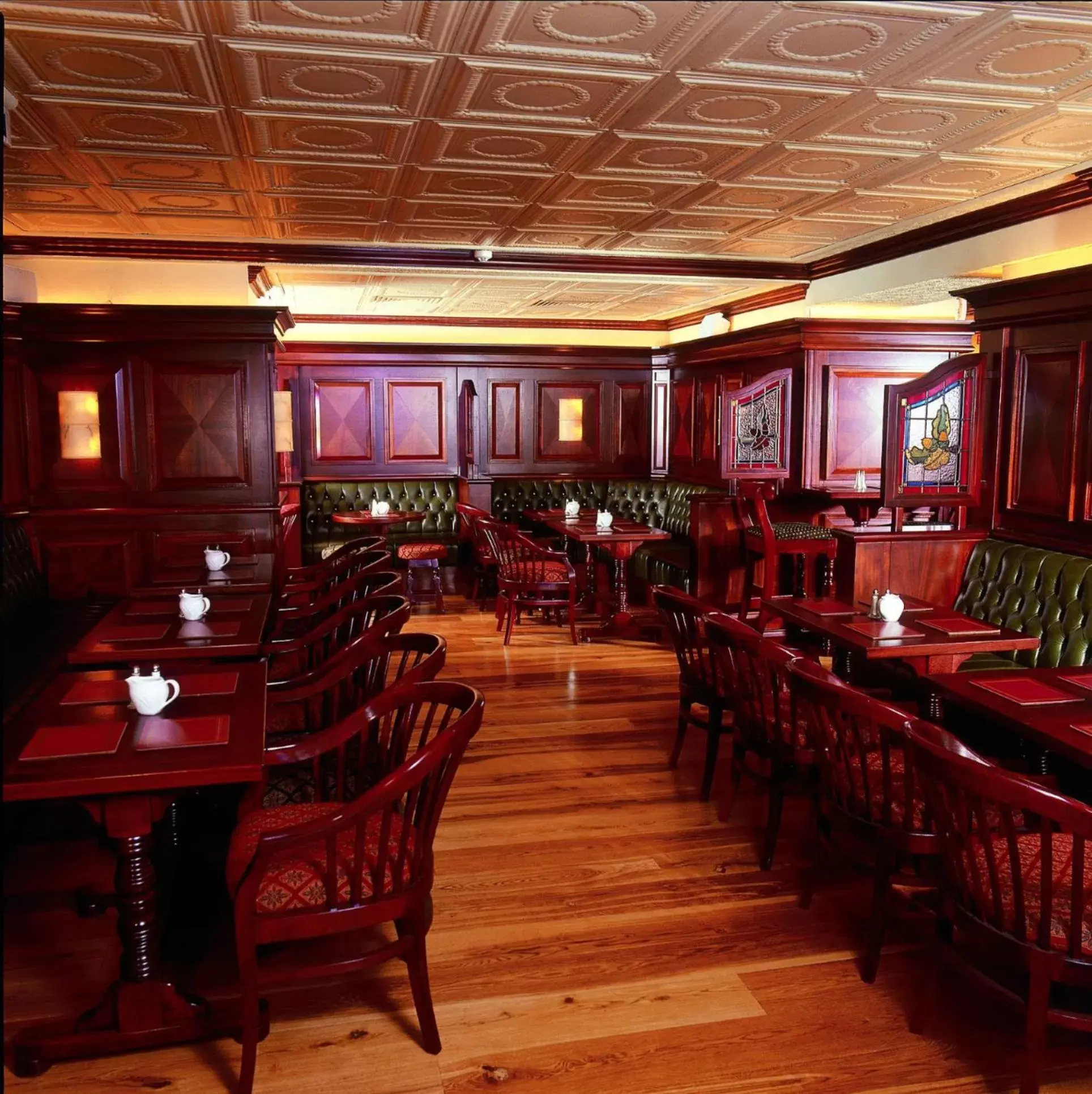 Lounge or bar, Restaurant/Places to Eat in Seven Oaks Hotel