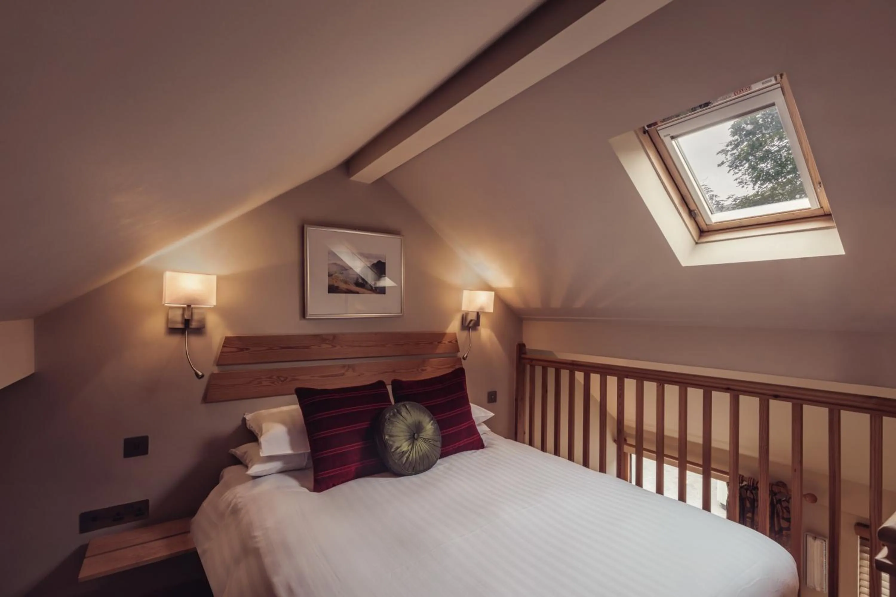 Bedroom, Bed in Tweedies Bar and Lodge