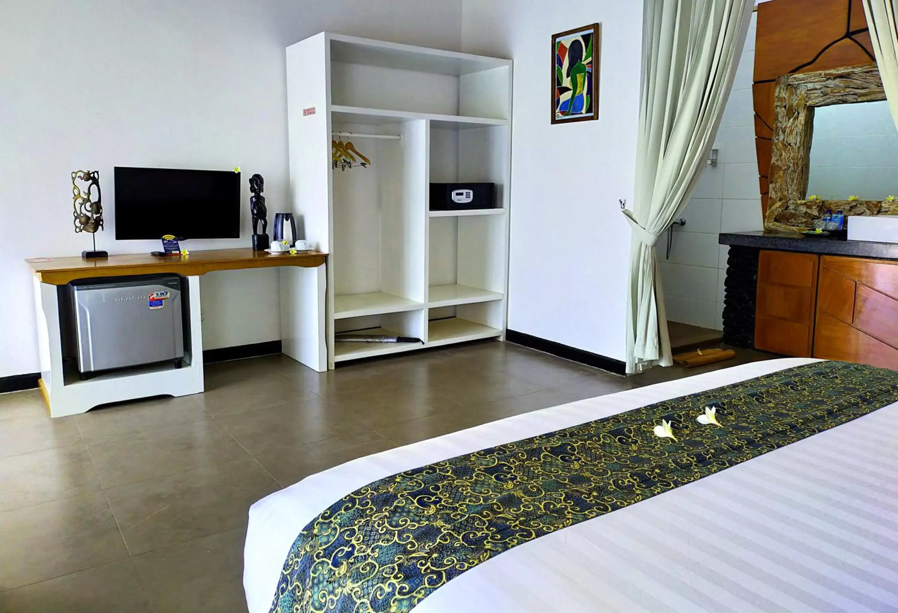 Bed, TV/Entertainment Center in The Trawangan Resort