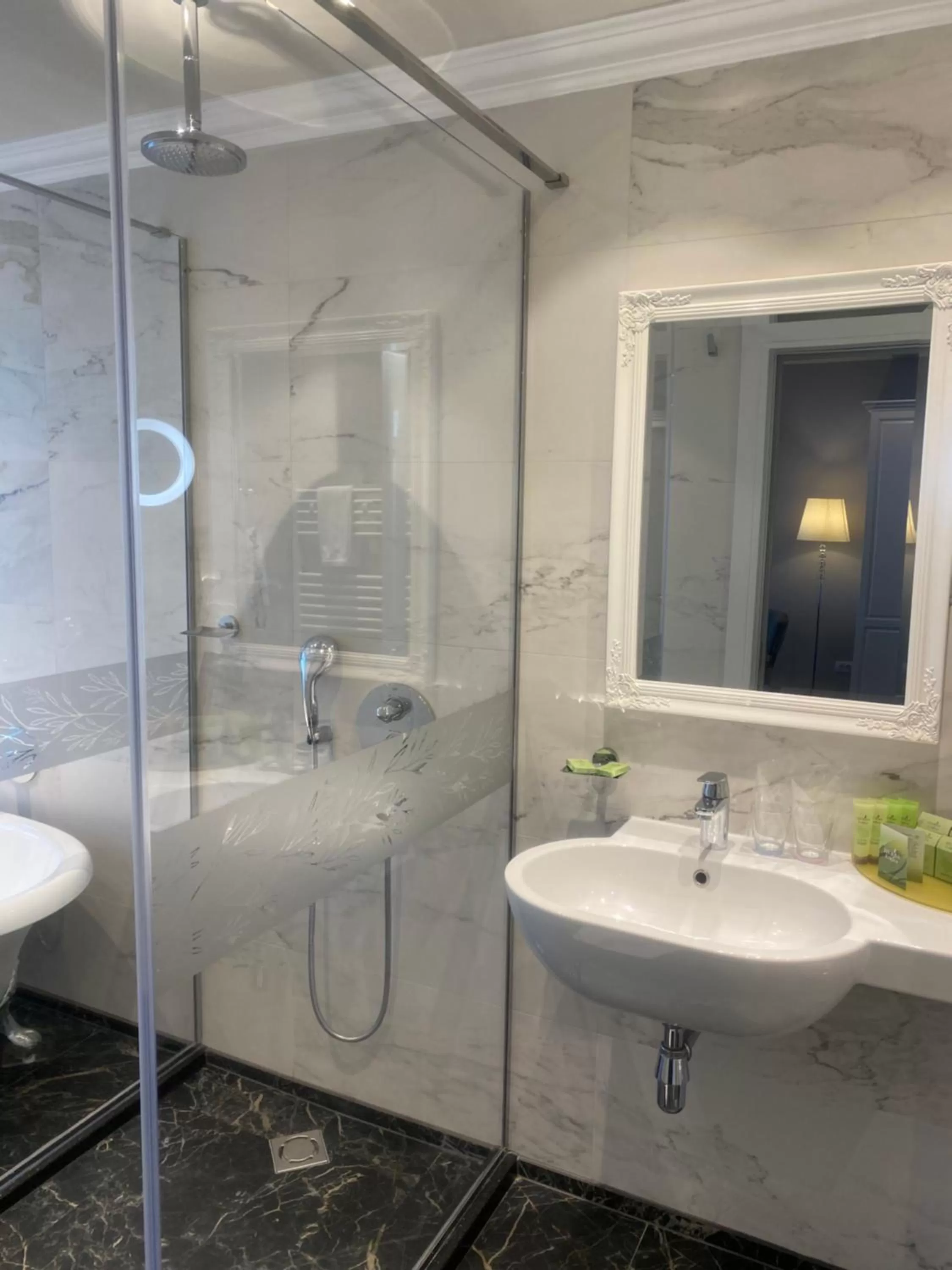 Bathroom in Hotel Residence Promenade