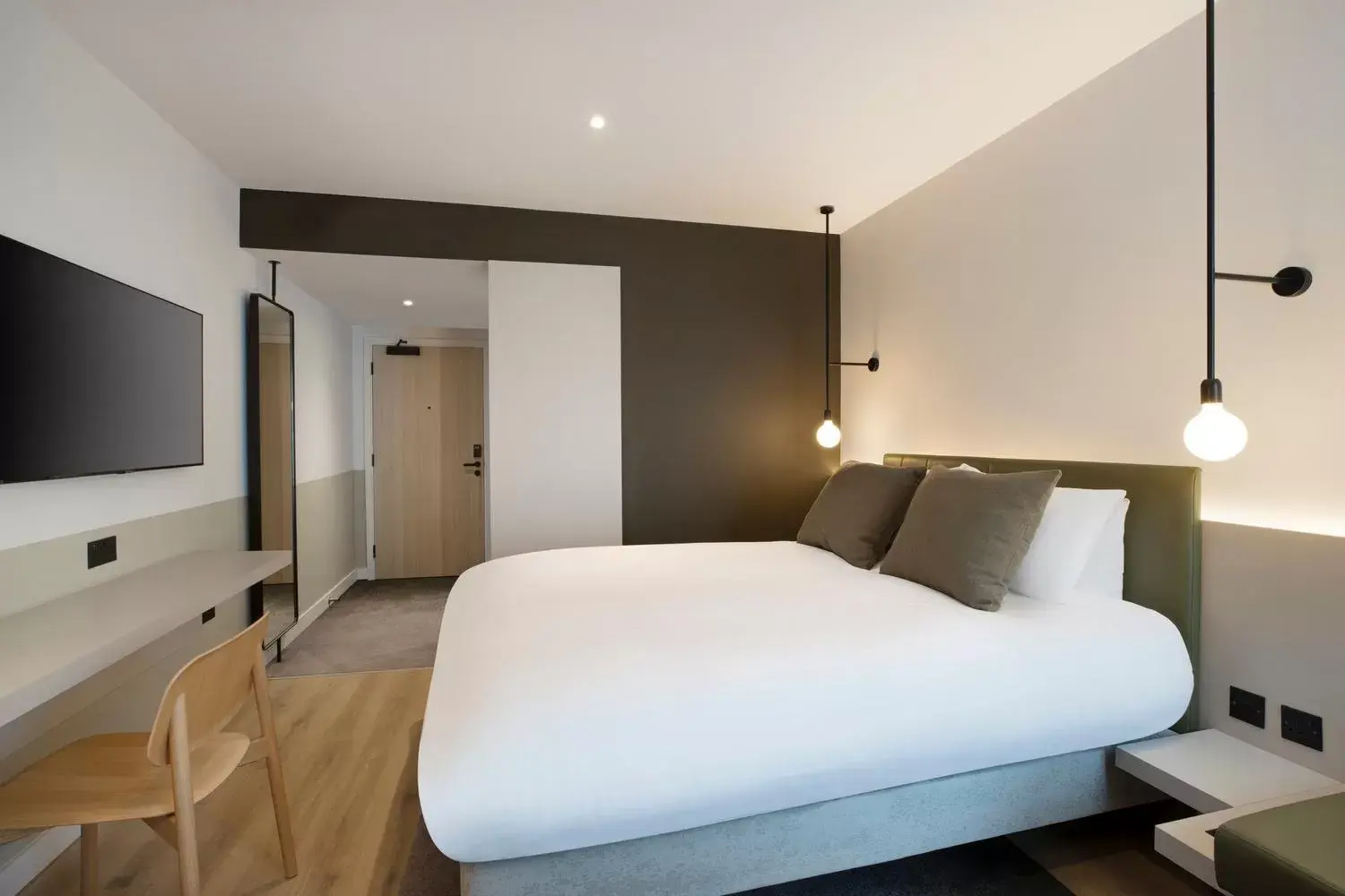 Bedroom, Bed in Leonardo Hotel Manchester Piccadilly Bedroom, Bed in Leonardo Hotel Manchester Piccadilly