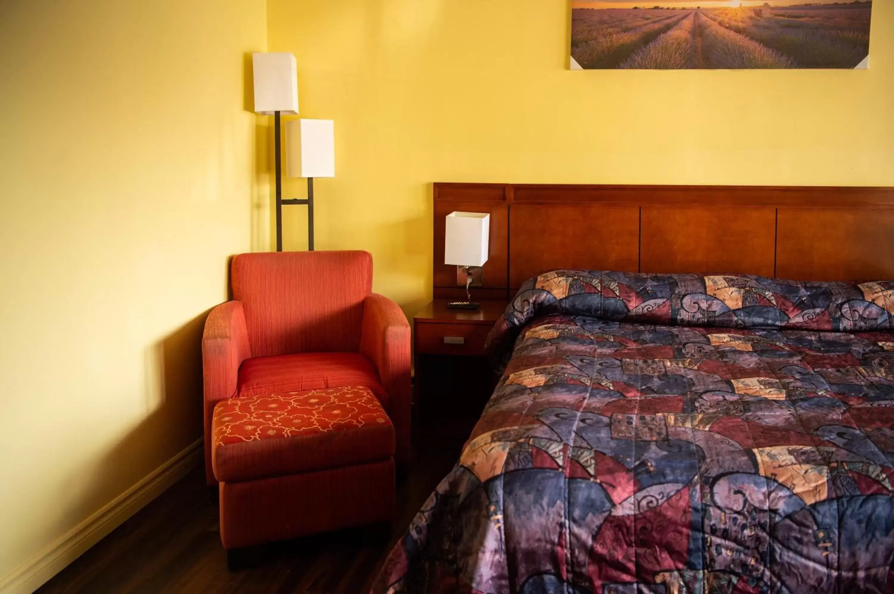 Bed in Advance Inn