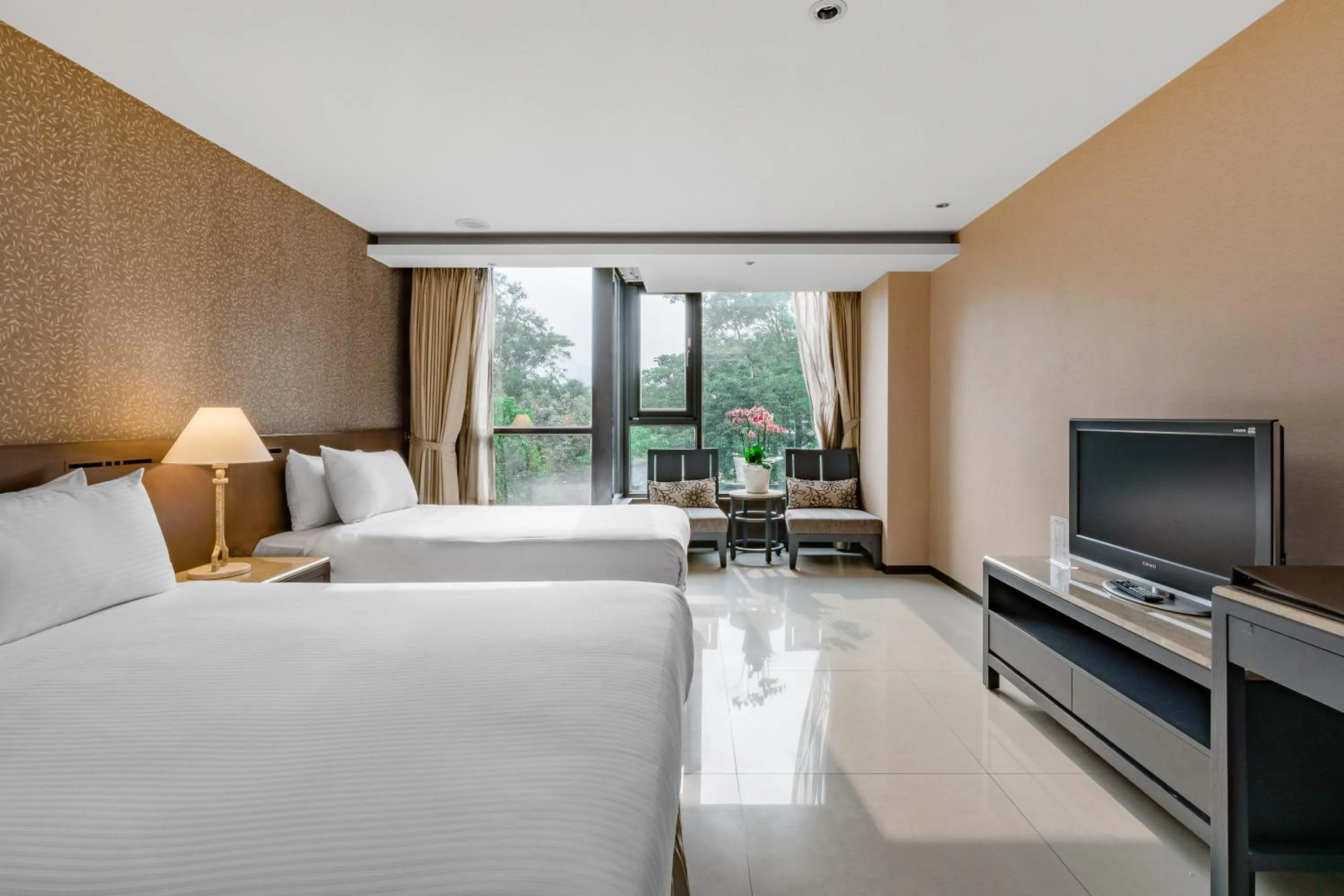 Photo of the whole room, Bed in Great Roots Forestry Spa Resort