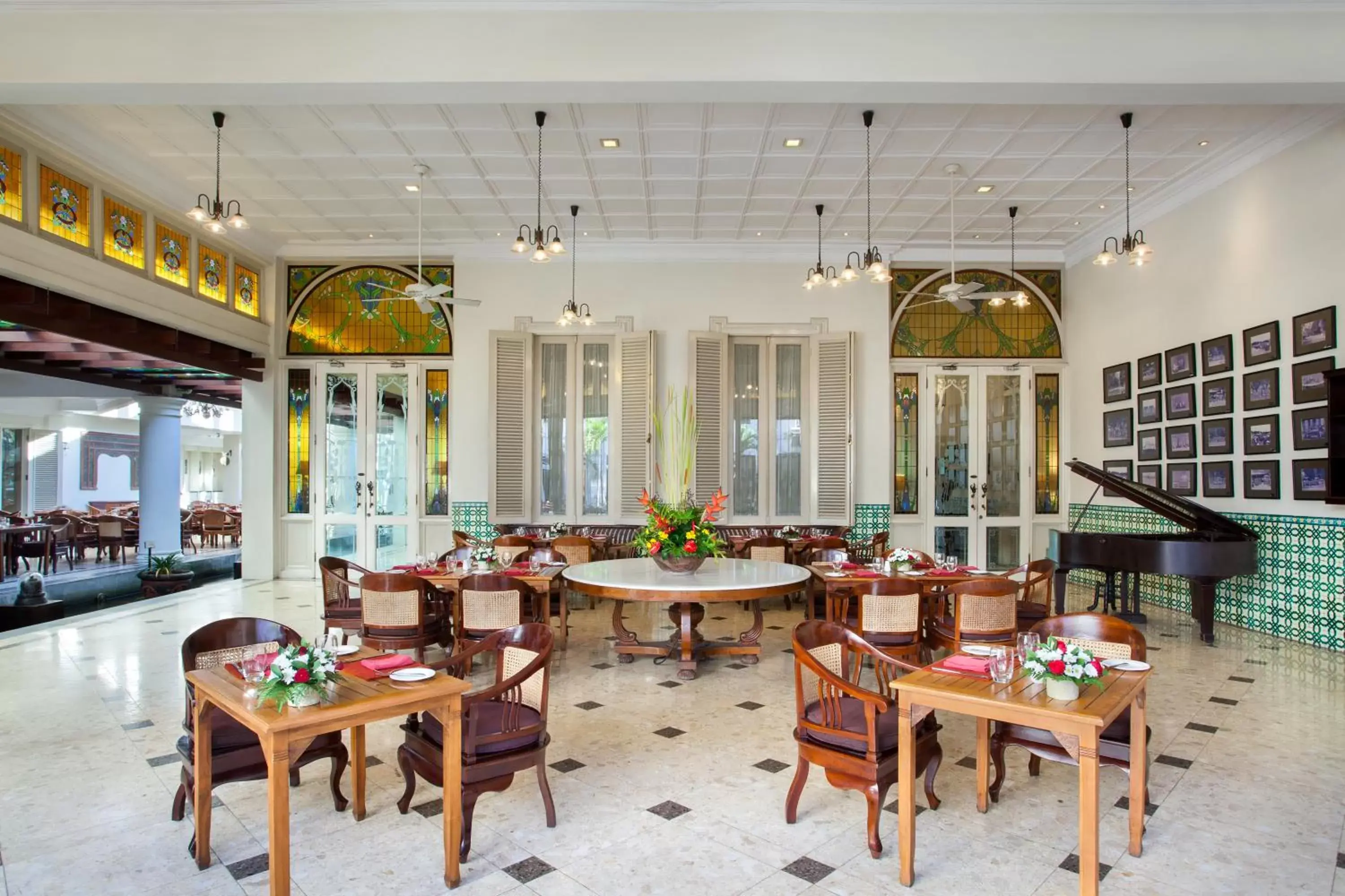 Lounge or bar, Restaurant/Places to Eat in The Phoenix Hotel Yogyakarta - MGallery Collection