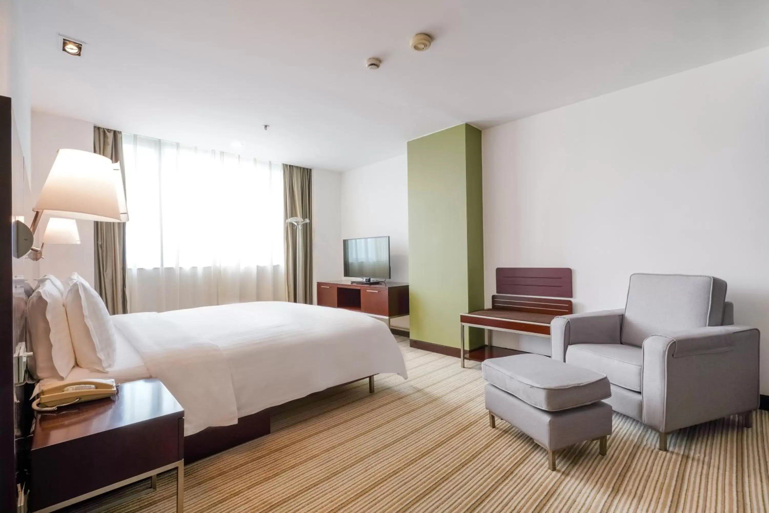 Photo of the whole room in Holiday Inn Shanghai Vista, an IHG Hotel