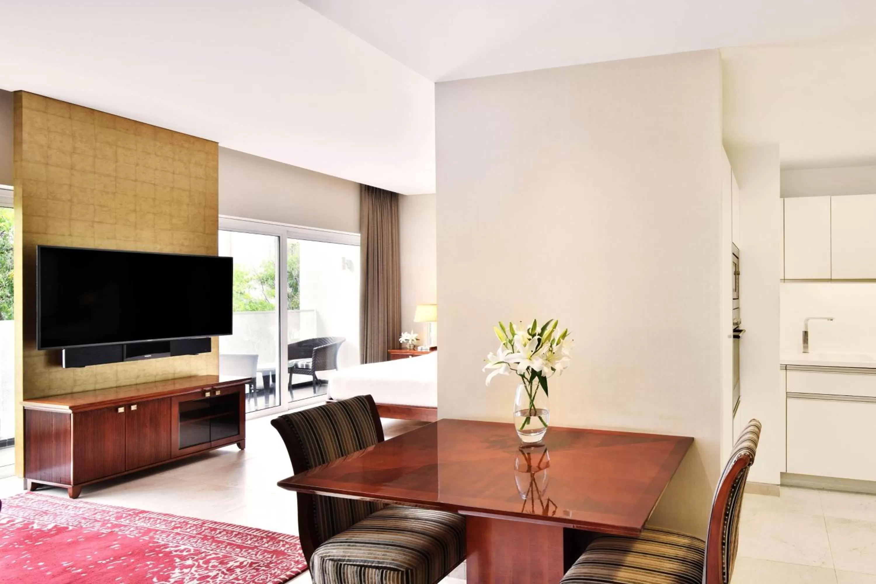 Photo of the whole room in Marriott Suites Pune