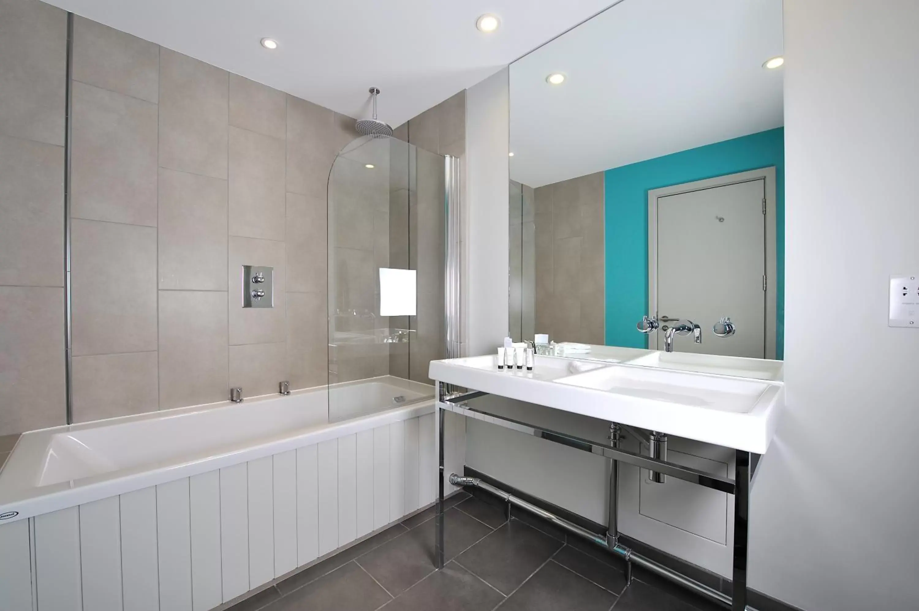 Bathroom in The Cornwall Hotel Spa & Lodges