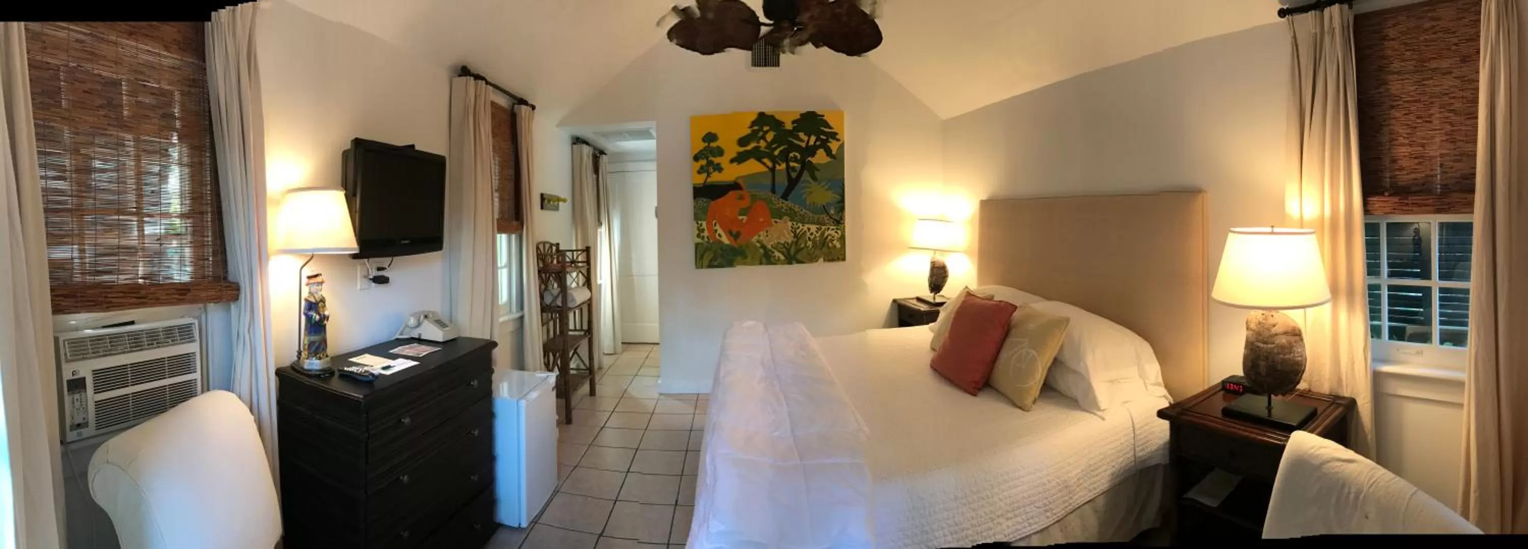 Photo of the whole room, Bed in Simonton Court Historic Inn & Cottages