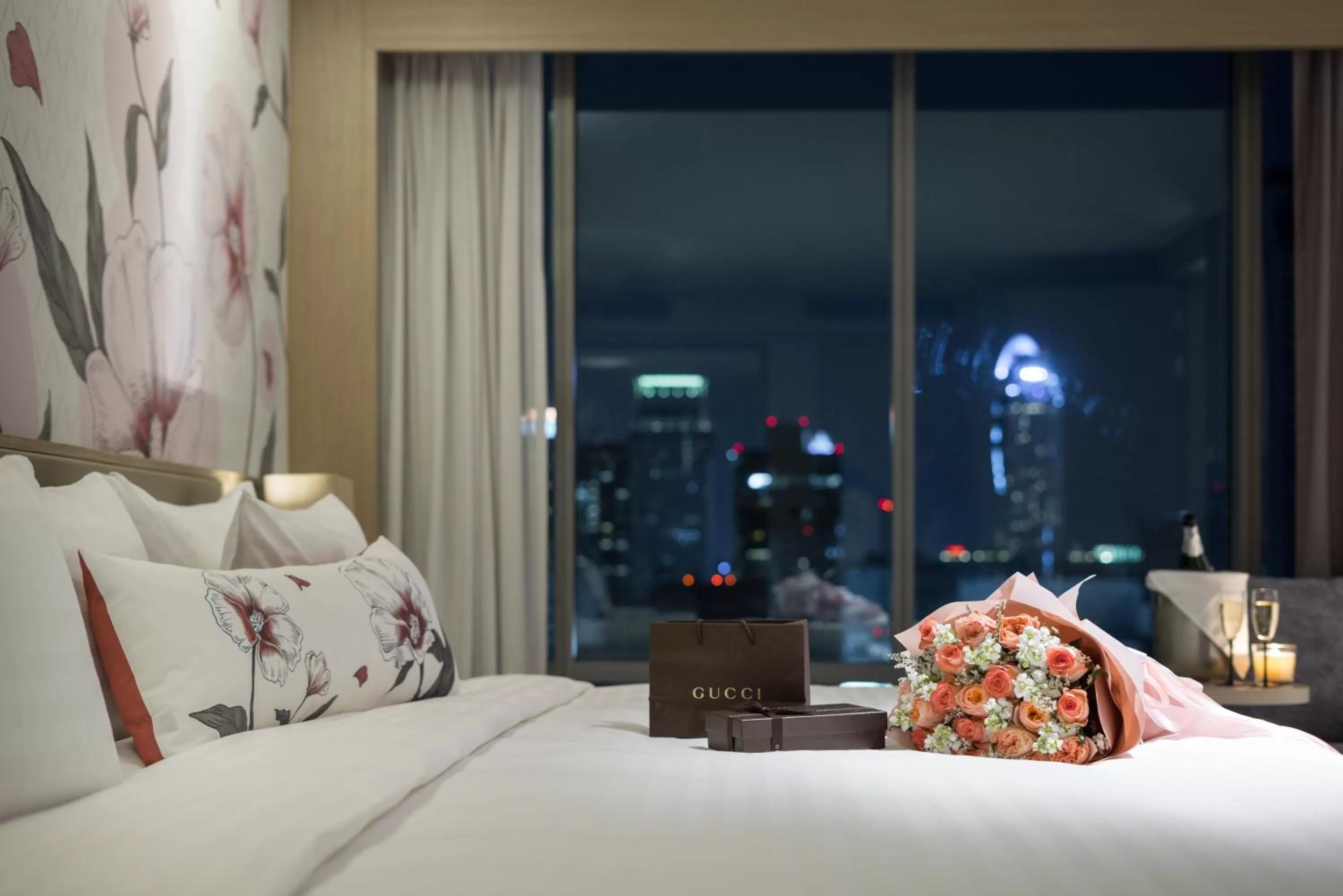 Night, Bed in Sivatel Bangkok Hotel