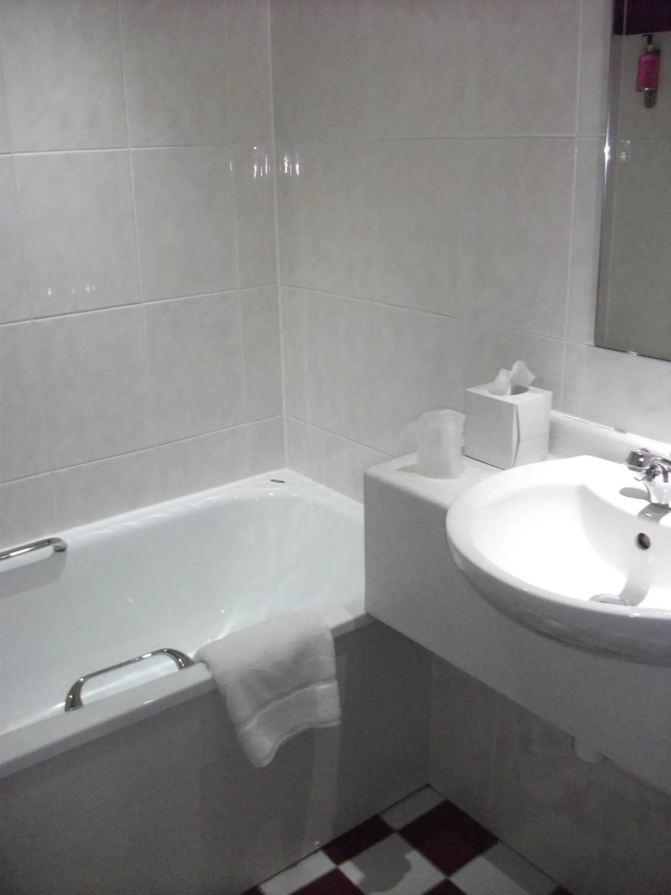 Bathroom in Carlton Park Hotel Rotherham