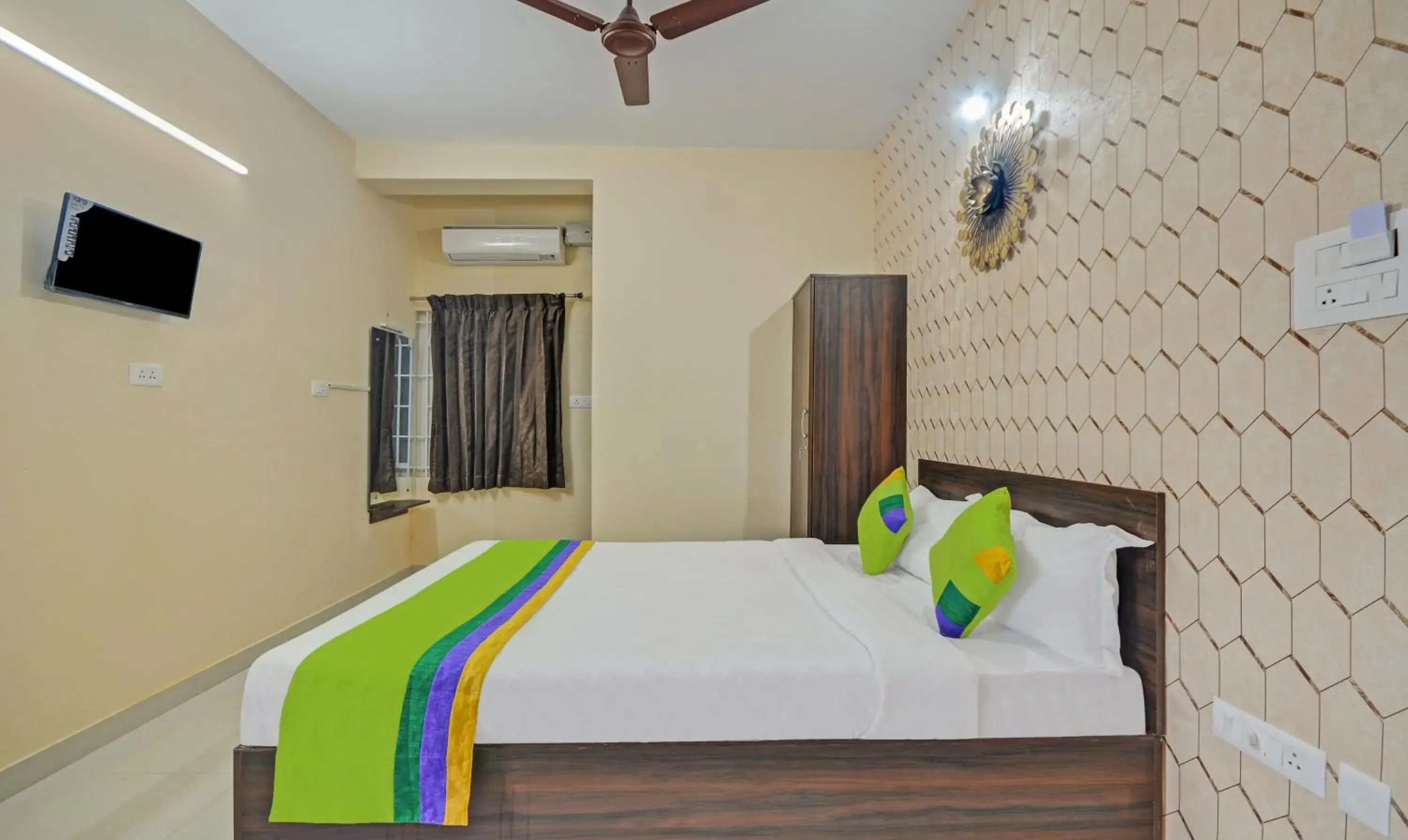 Bedroom, Bed in Treebo Trend Everest Residency Tidel Park