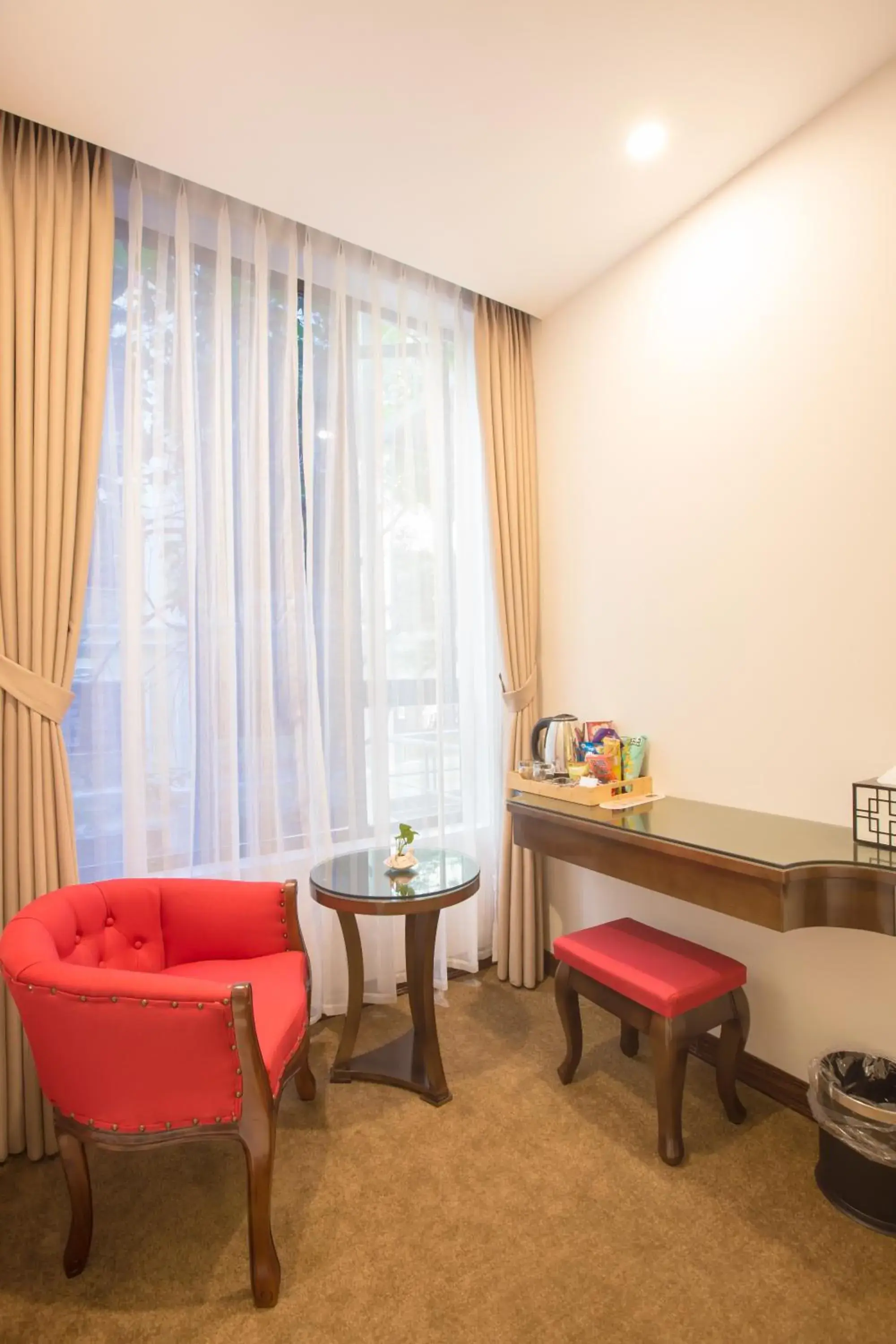 Shower, Seating Area in Dinh Ami Hanoi Hotel