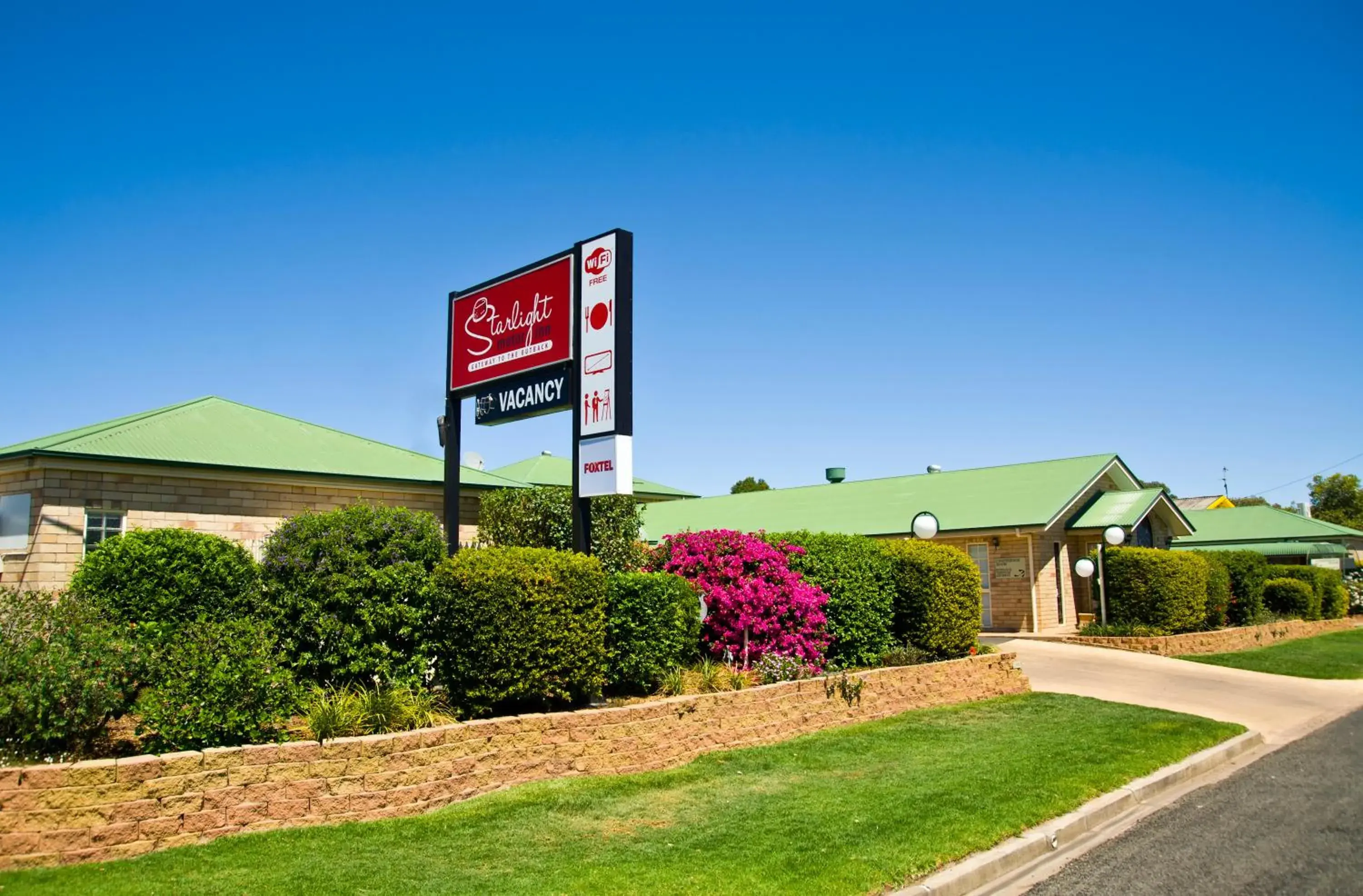 Garden, Property Building in Starlight Motor Inn