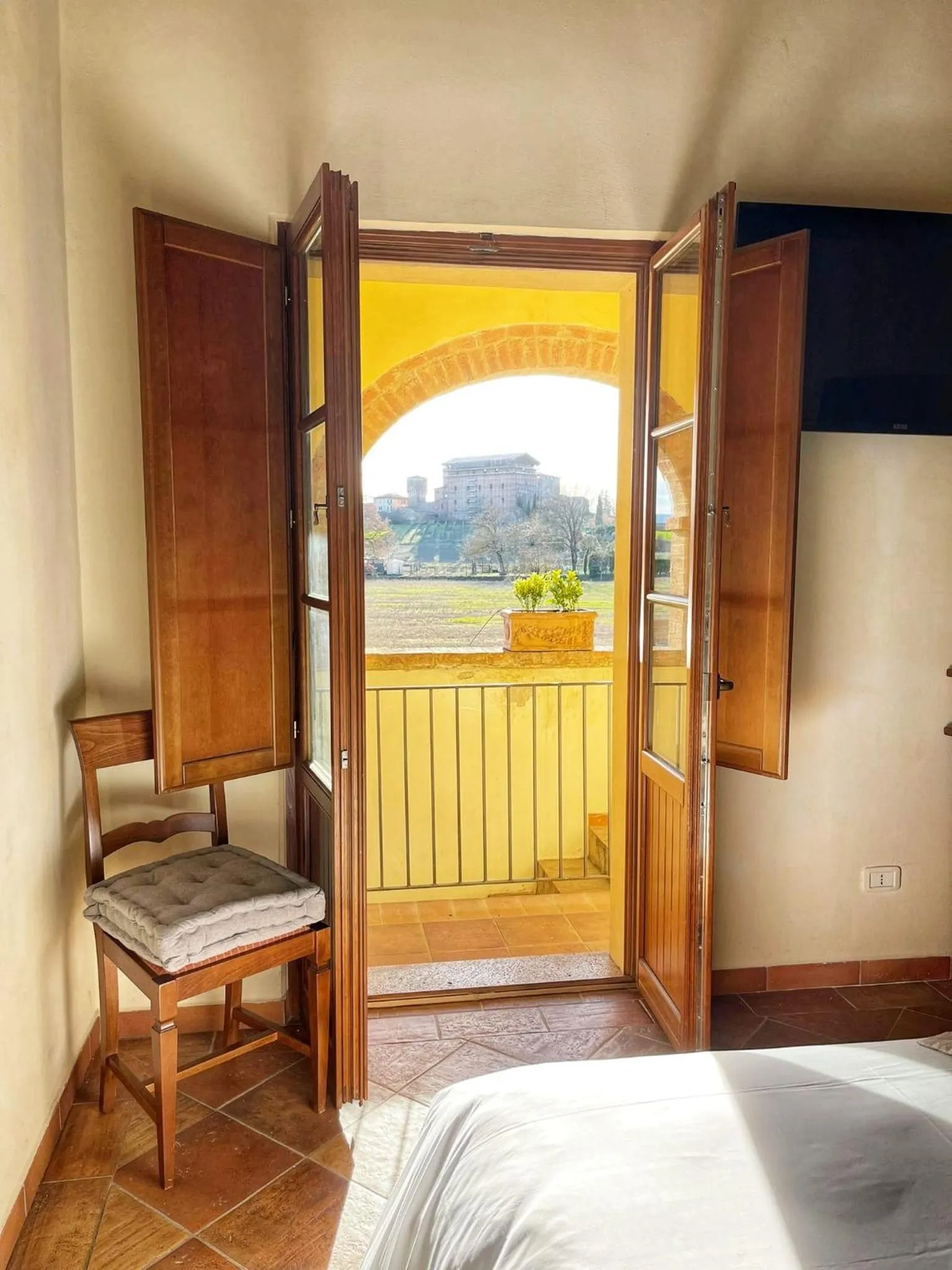 View (from property/room), Bed in Hotel More di Cuna