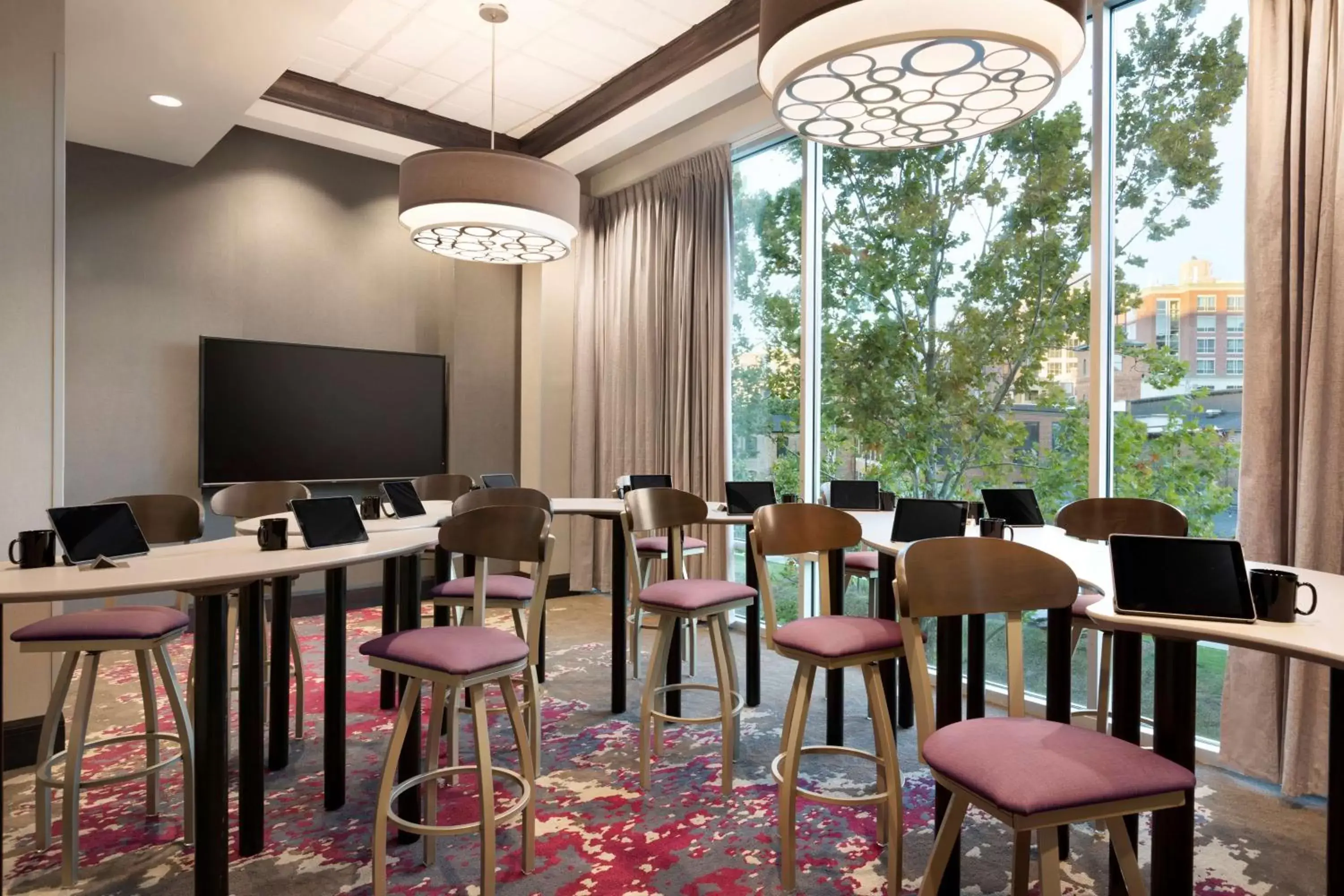 Meeting/conference room, Restaurant/Places to Eat in Embassy Suites by Hilton Greenville Downtown Riverplace