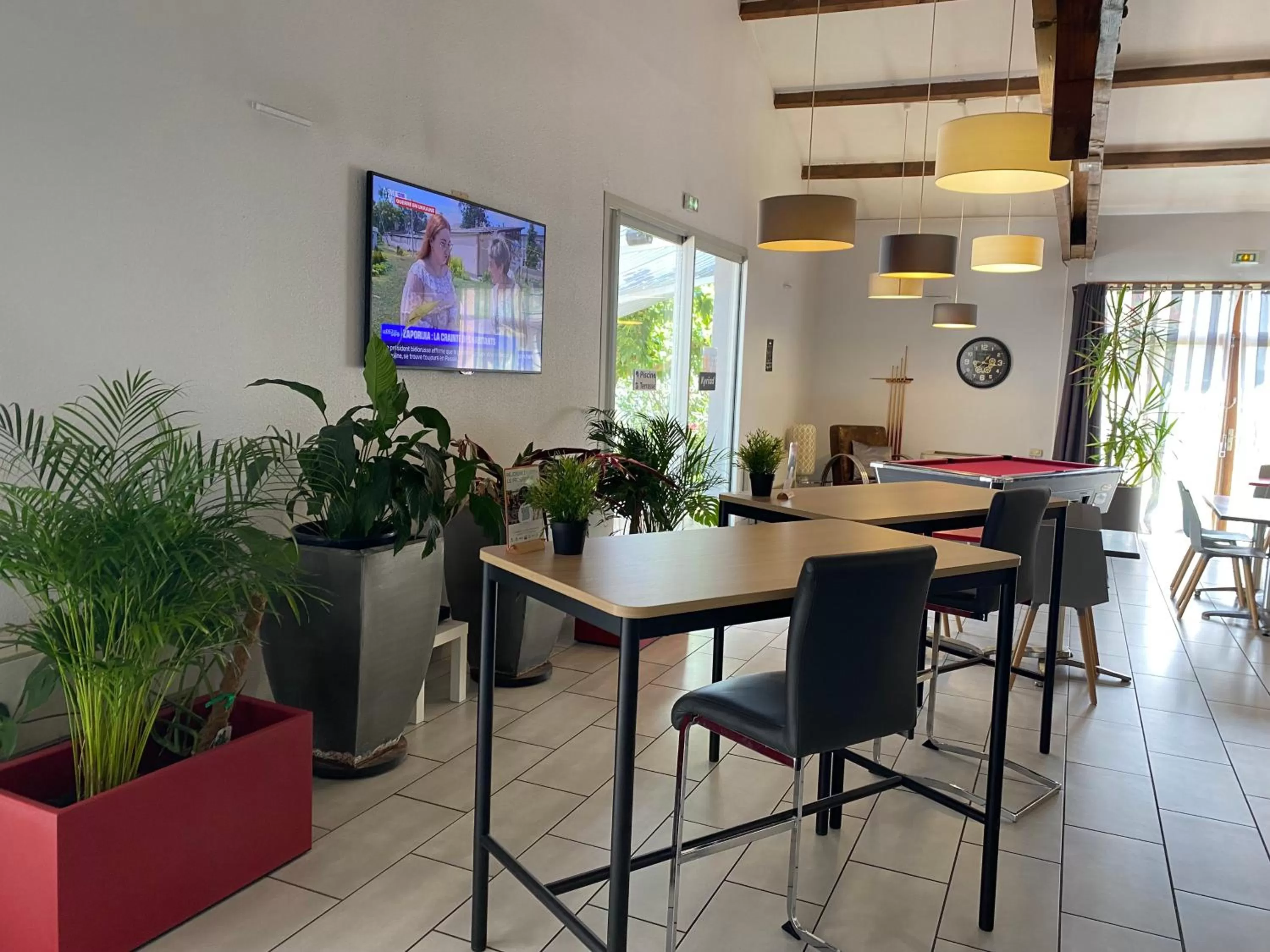 Restaurant/places to eat in Kyriad Montpellier Aéroport - Gare Sud de France