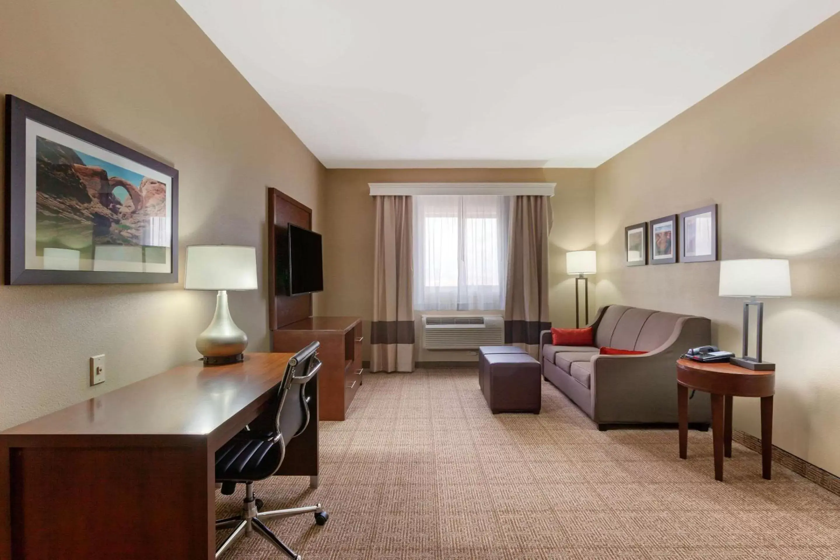 Photo of the whole room, Seating Area in Comfort Inn & Suites Page at Lake Powell