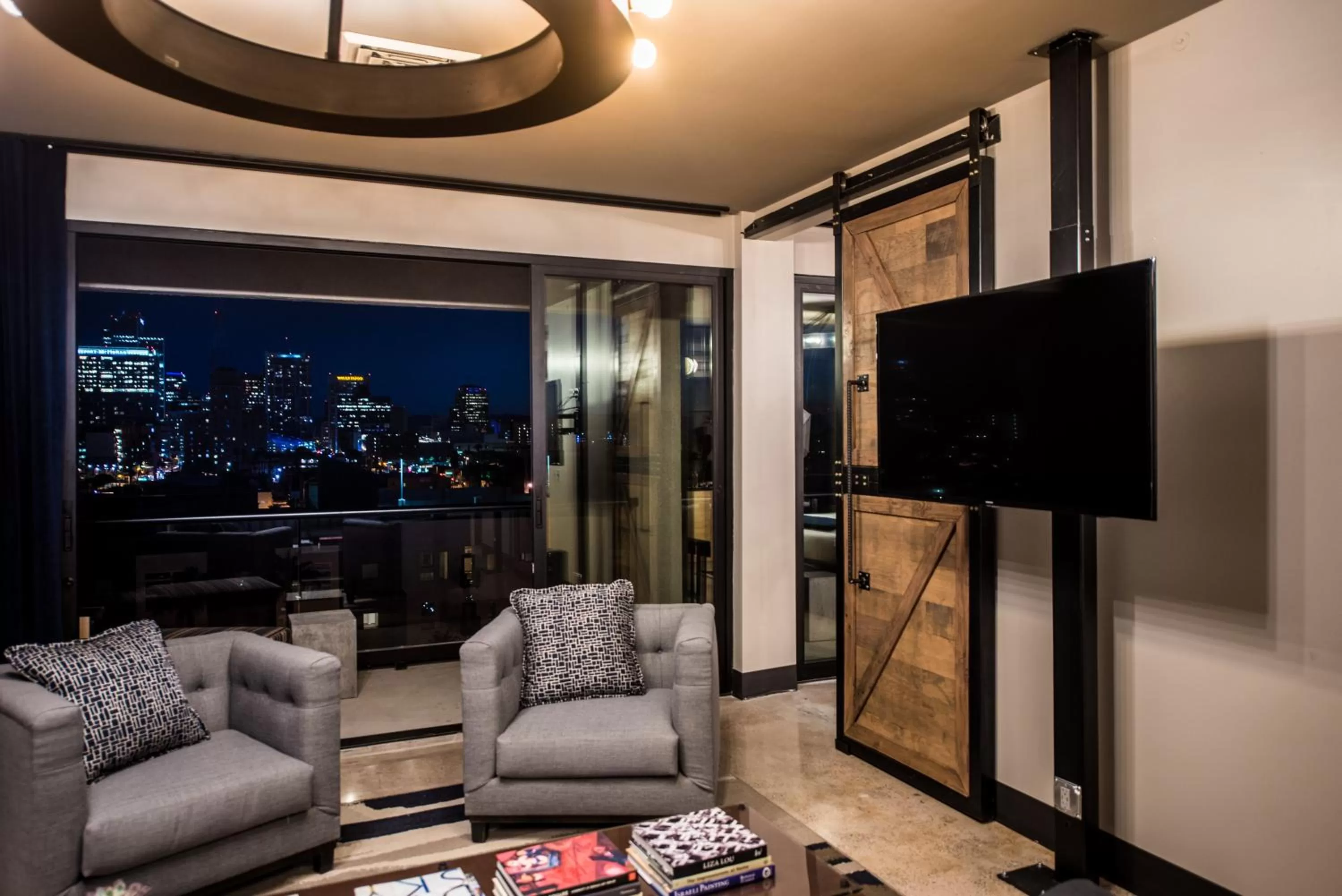 Night in Found Re Phoenix