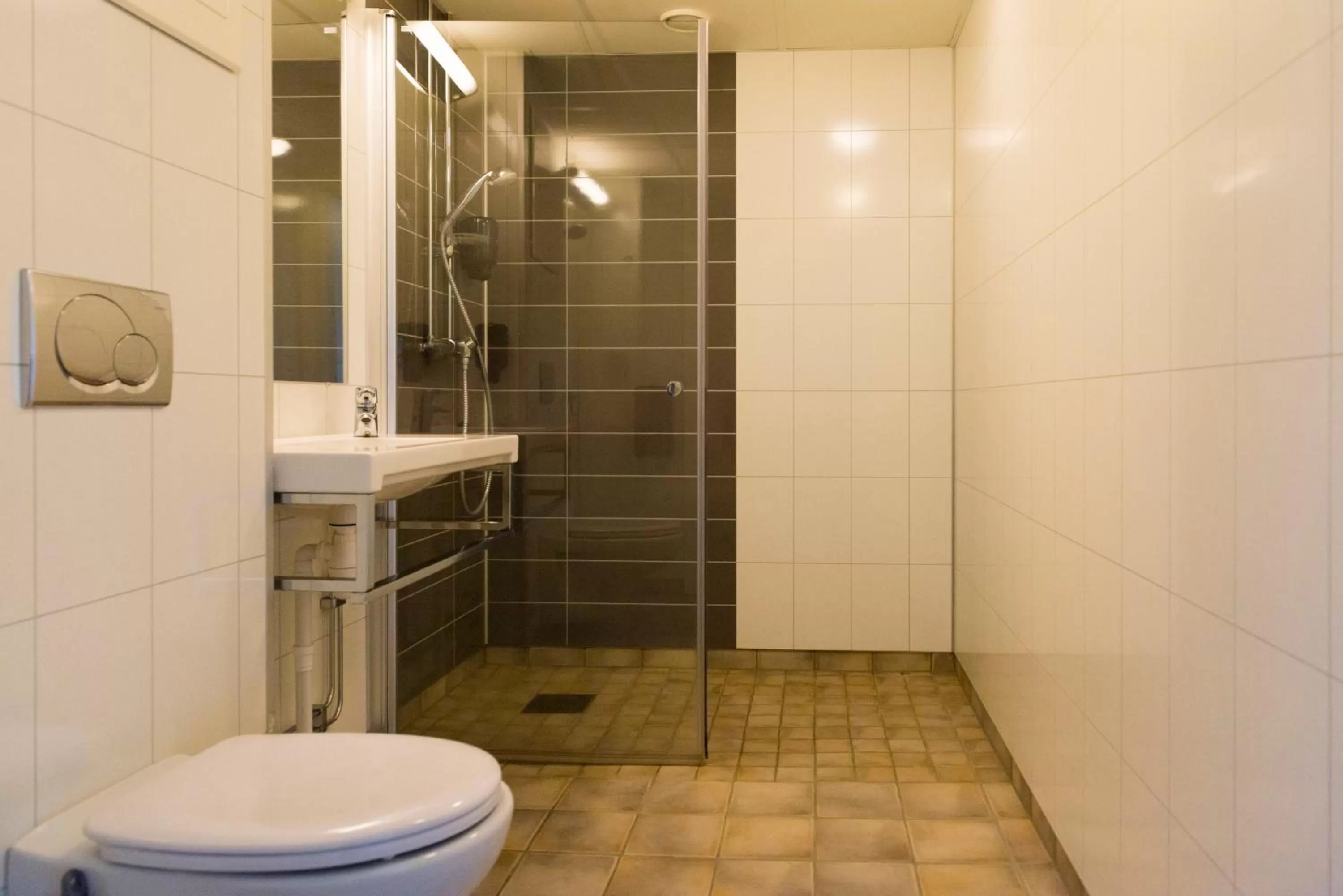 Shower in Fast Hotel Svolvær