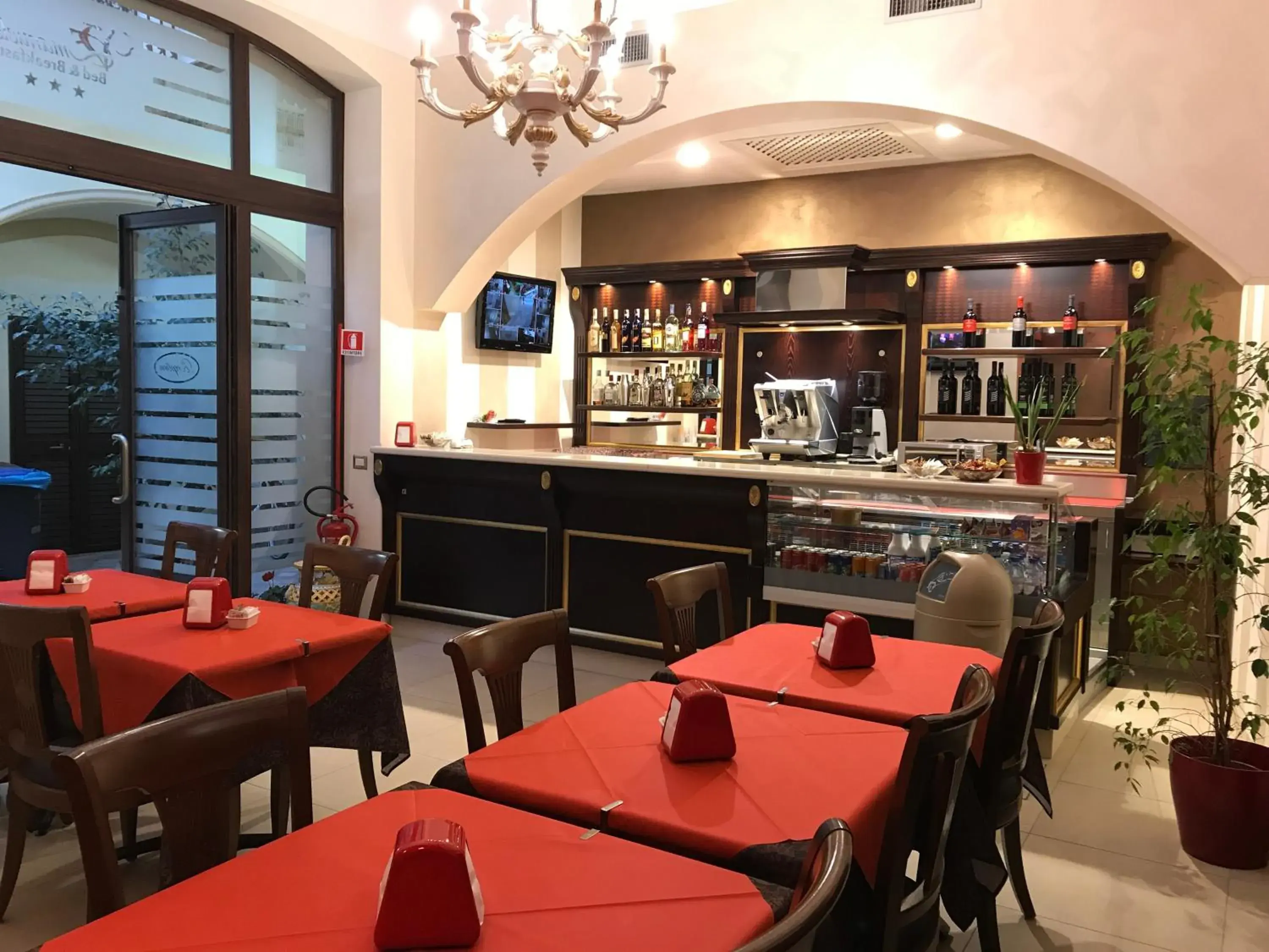 Lounge or bar, Restaurant/Places to Eat in Vittorio Emanuele Boutique Hotel