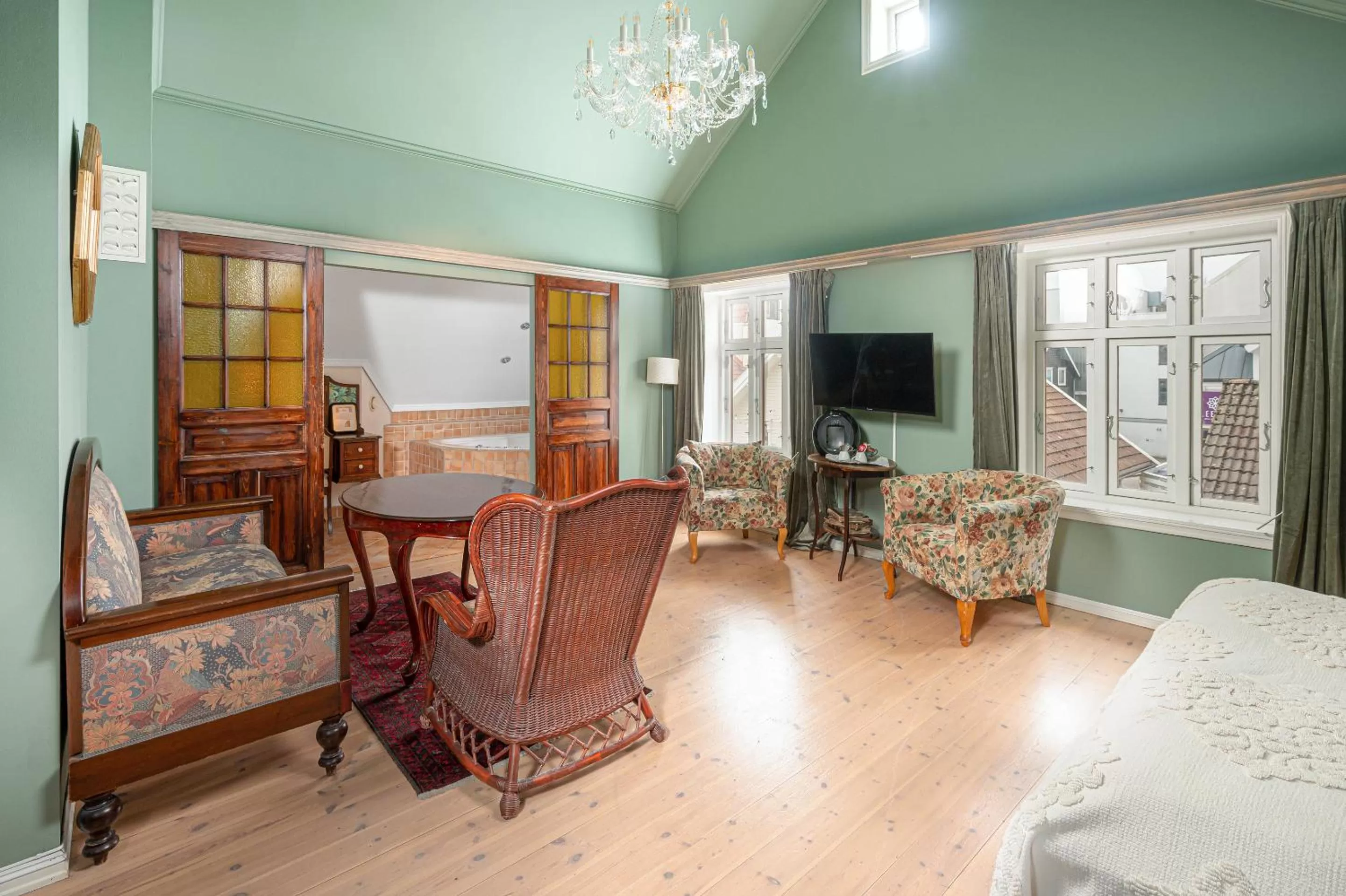 Photo of the whole room in GamlaVærket Gjæstgiveri og Tracteringssted