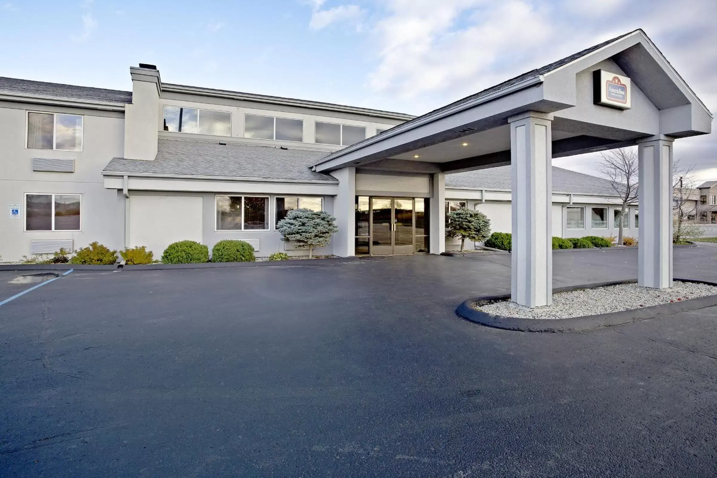 Facade/entrance in AmericInn by Wyndham Bay City Facade/entrance in AmericInn by Wyndham Bay City