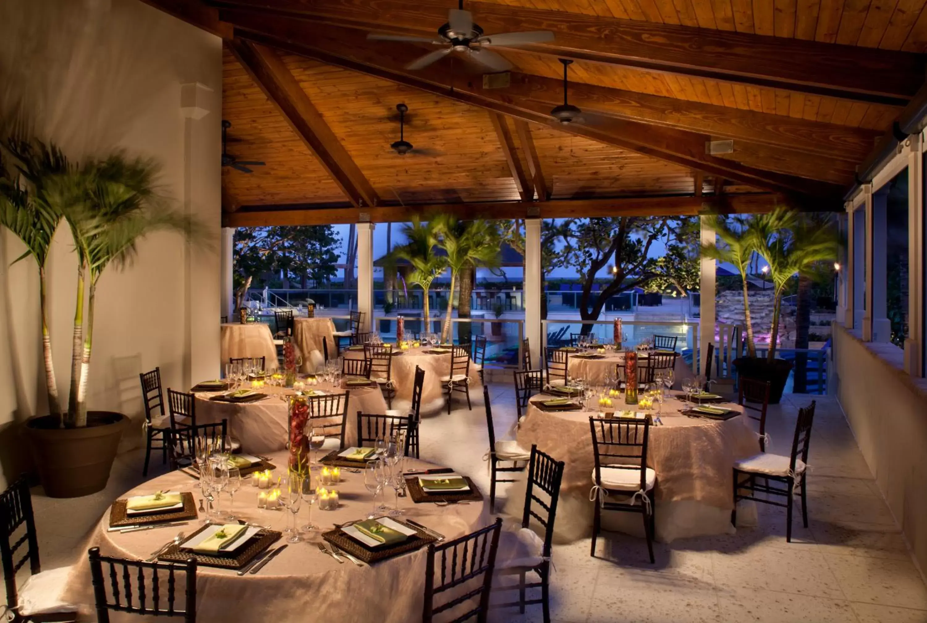 Banquet/Function facilities, Restaurant/Places to Eat in Jupiter Beach Resort & Spa
