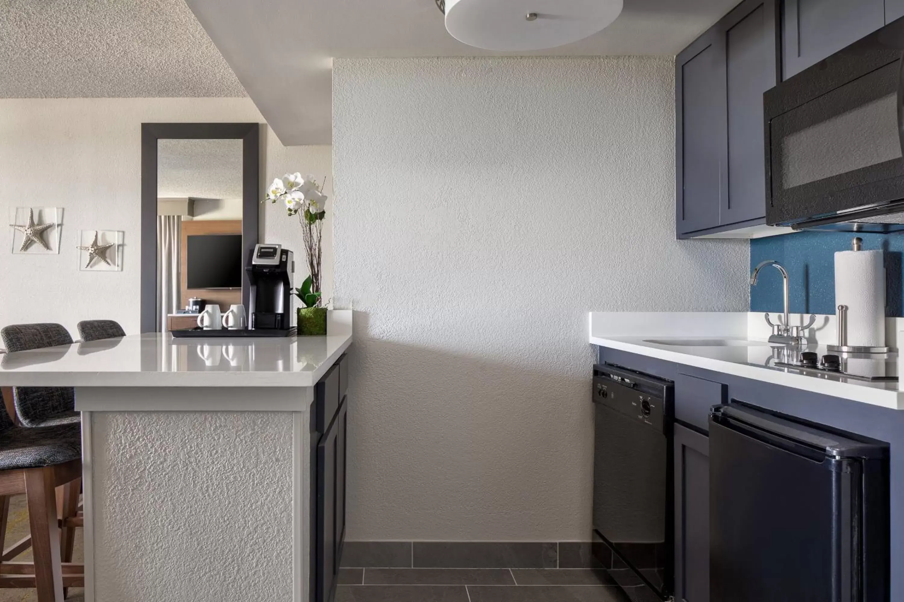 Bedroom, Kitchen/Kitchenette in Marriott Hutchinson Island Beach Resort, Golf & Marina