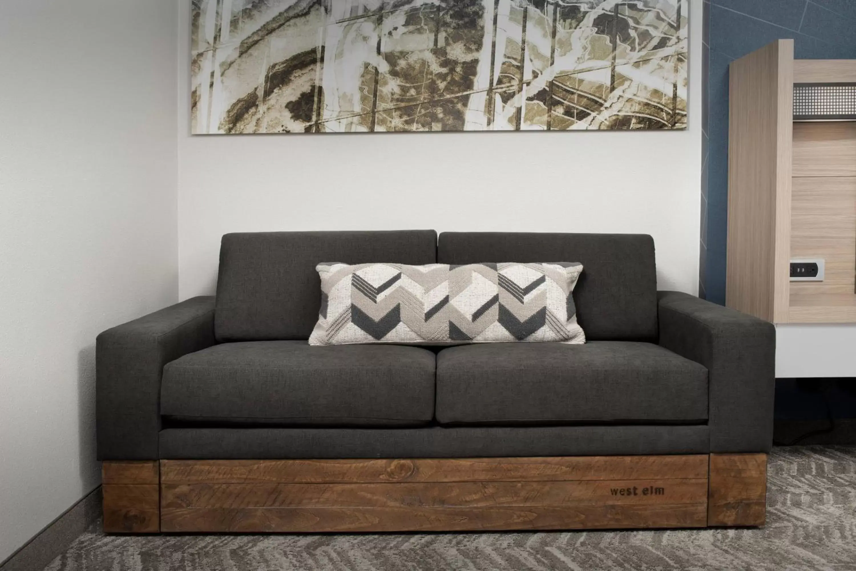 Photo of the whole room, Seating Area in SpringHill Suites by Marriott Atlanta Perimeter Center