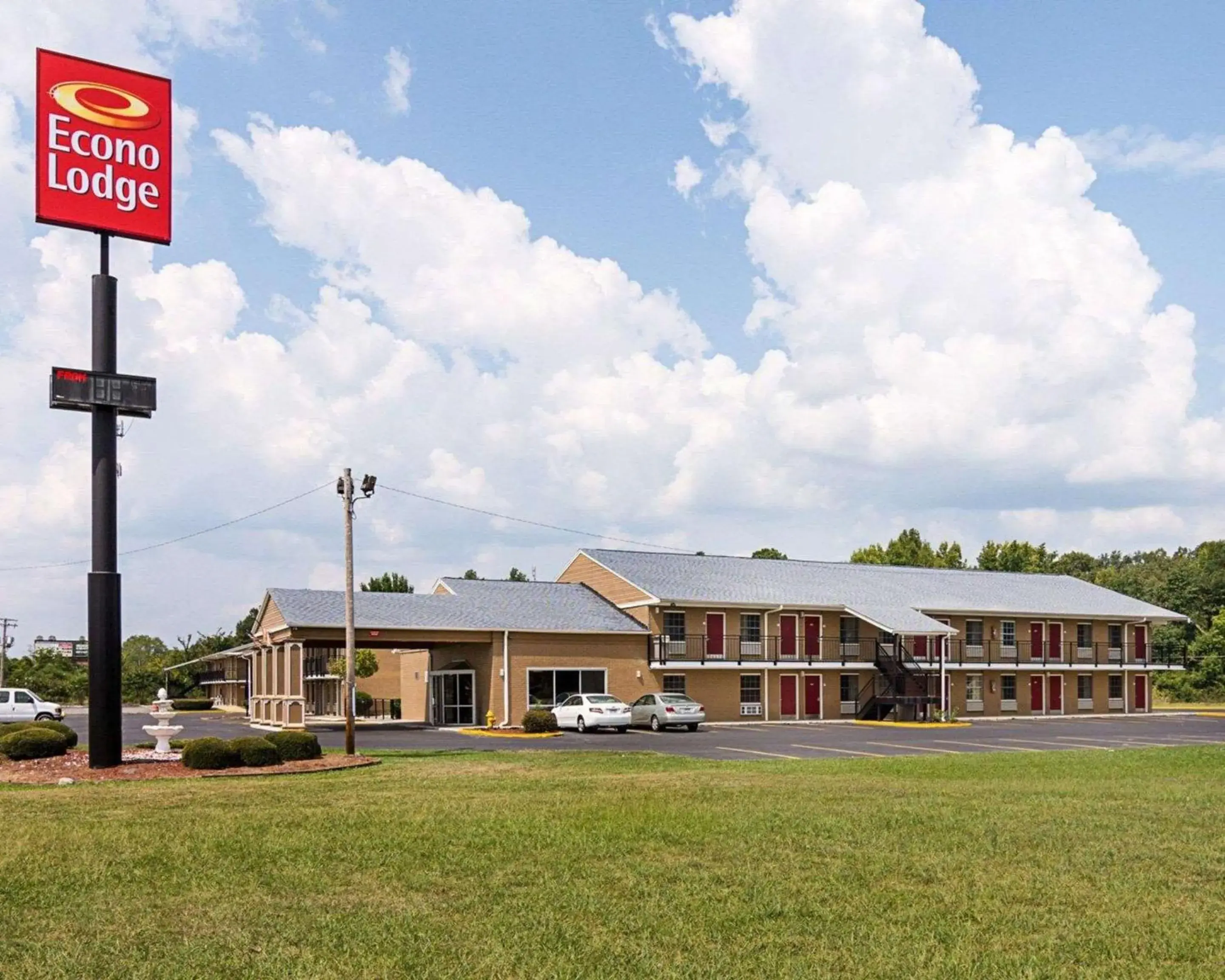 Property building in Econo Lodge Pine Bluff