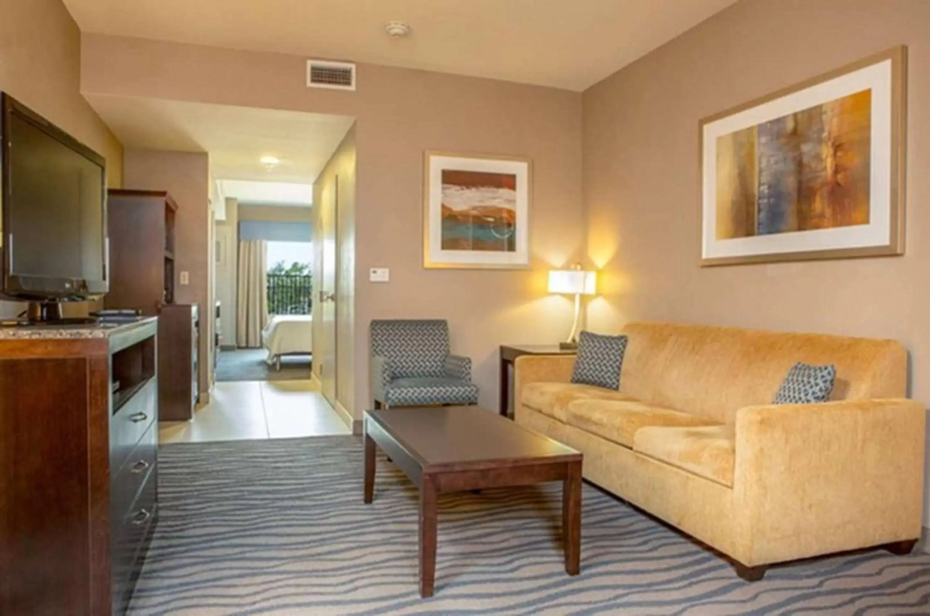 Bedroom, Seating Area in Hilton Garden Inn Ft Worth Alliance Airport