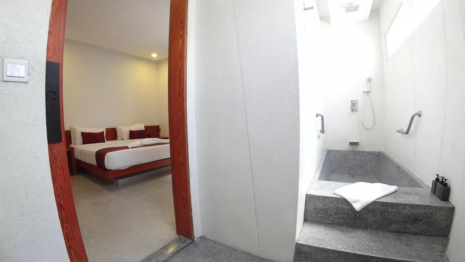 Bath, Bed in Bopha Bassac Boutique Hotel