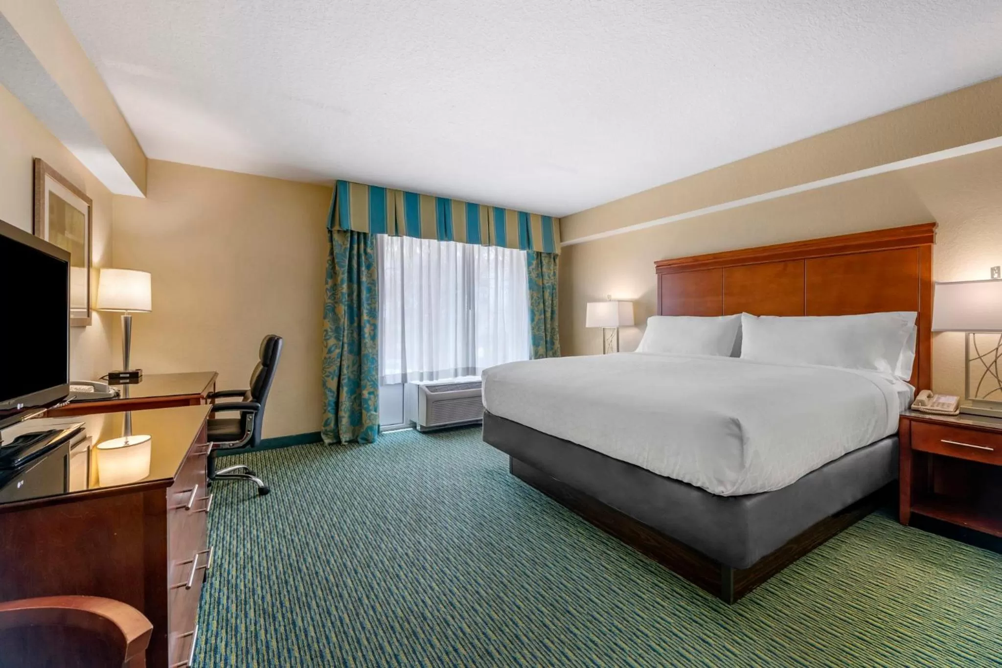 Photo of the whole room, Bed in Holiday Inn Resort Orlando - Lake Buena Vista by IHG