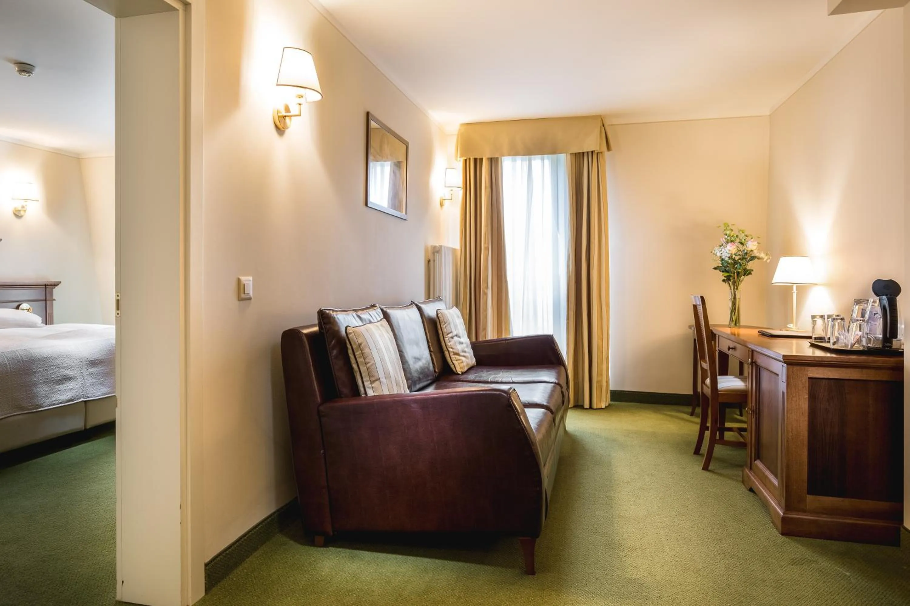 Living room, Bed in Hotel Reine Victoria