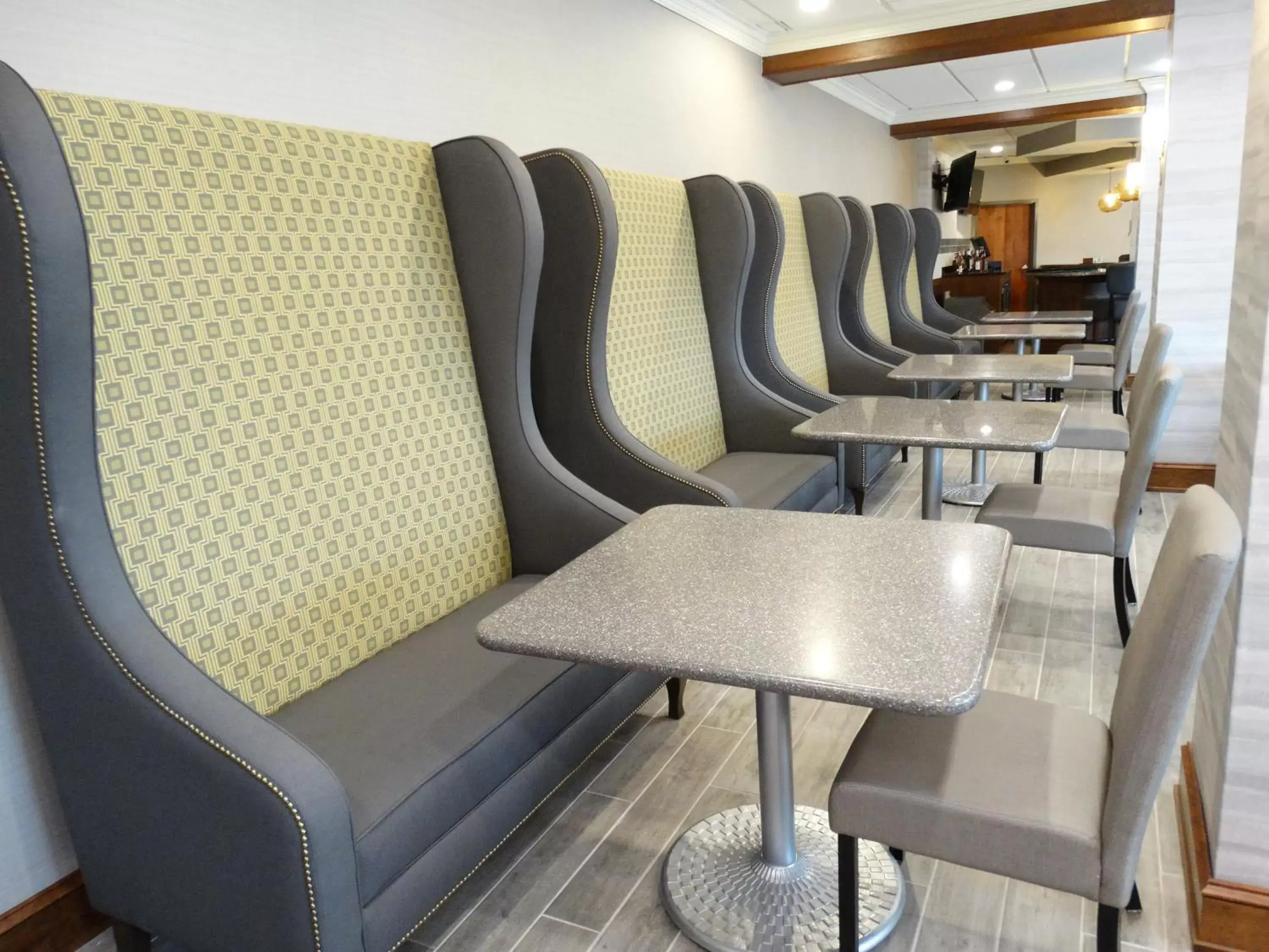 Restaurant/places to eat, Seating Area in Best Western Premier Airport/Expo Center Hotel