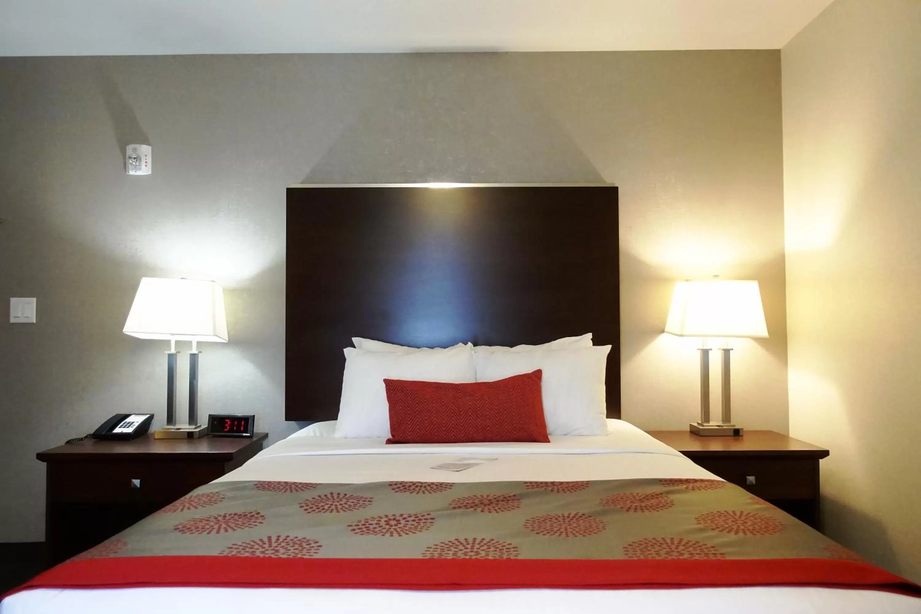 Bedroom, Bed in Ramada by Wyndham Moose Jaw