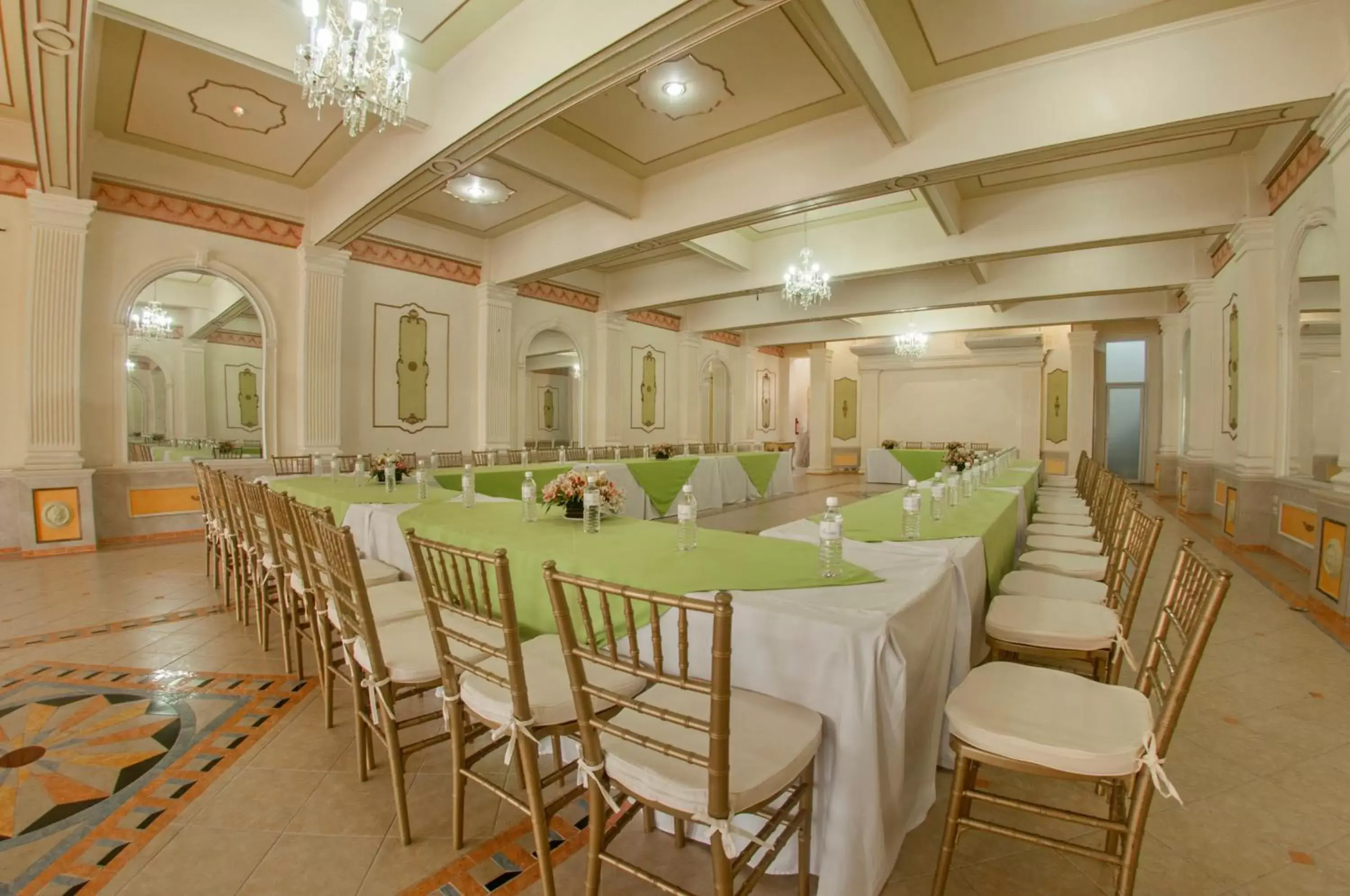 Banquet/Function facilities in Villa las Margaritas Plaza Cristal