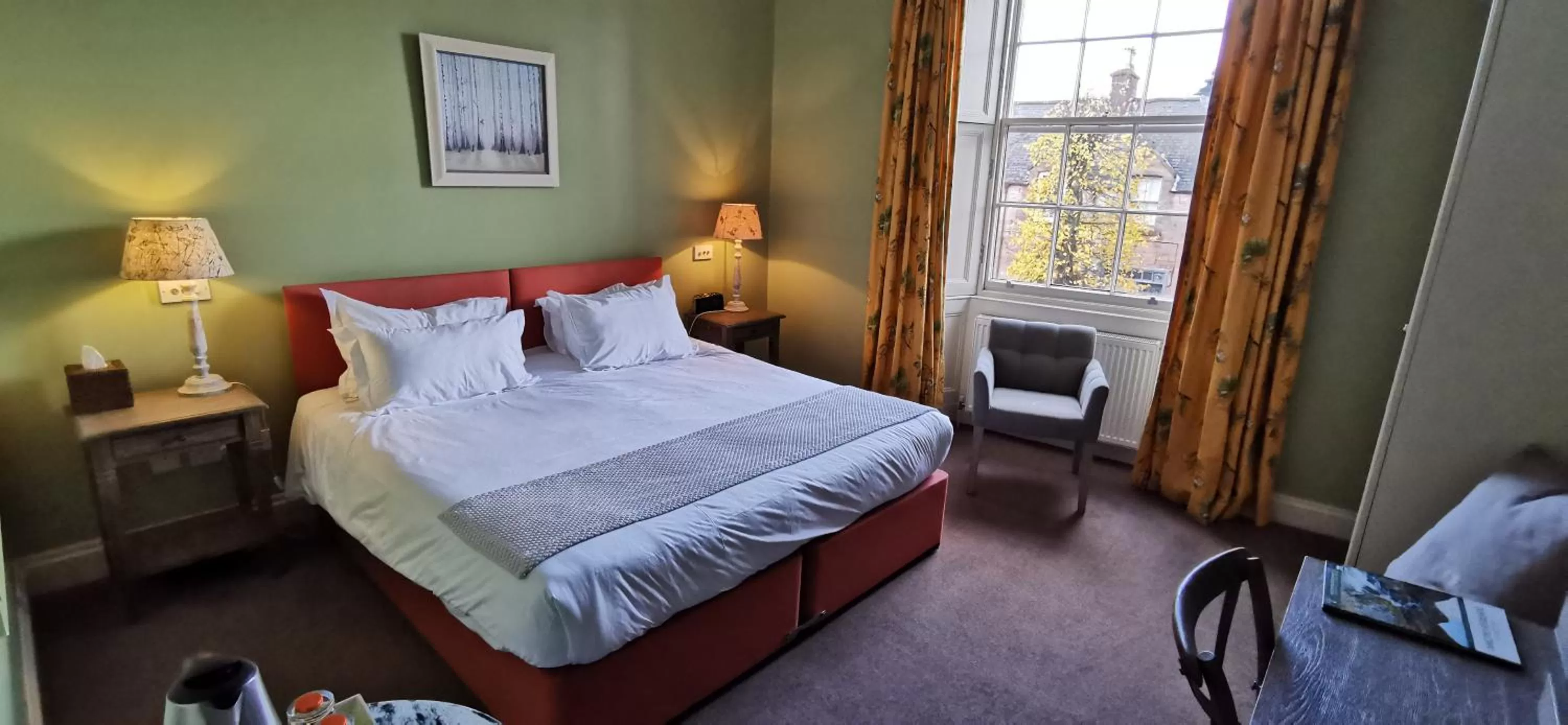 Bedroom, Bed in Buccleuch and Queensberry Arms Hotel