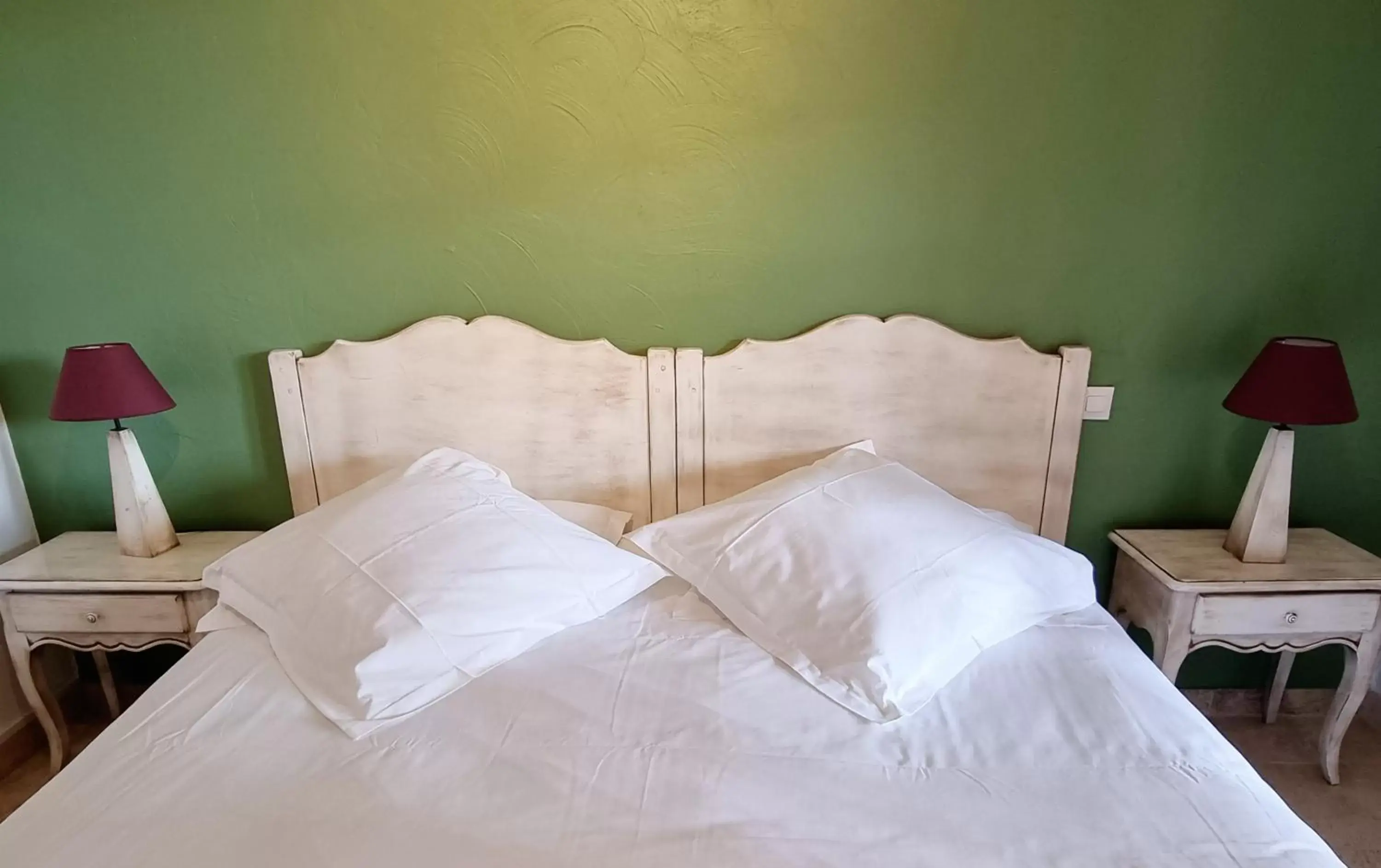 Decorative detail, Bed in Castillon Des Baux