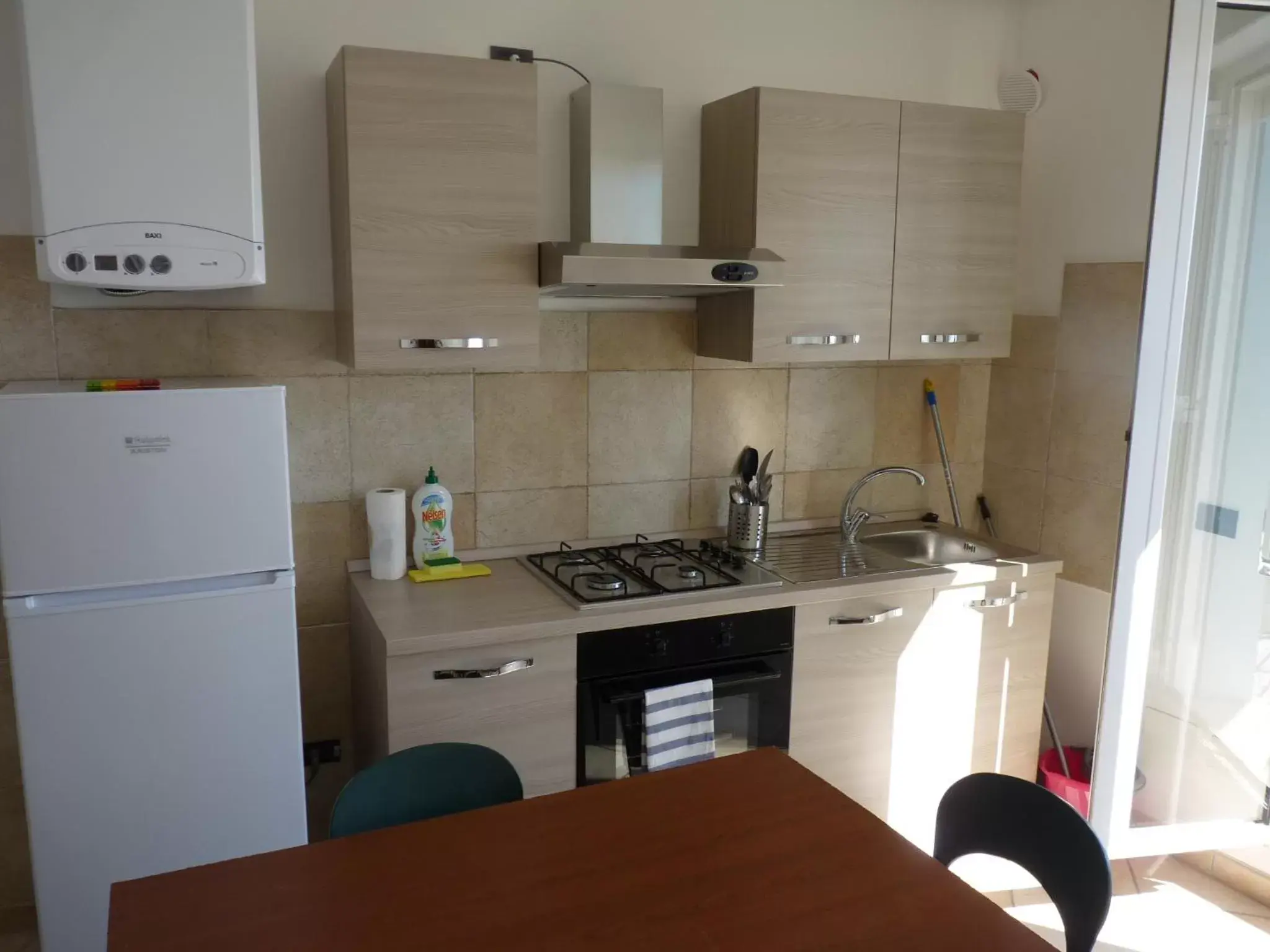 Dining area, Kitchen/Kitchenette in Residence Doral