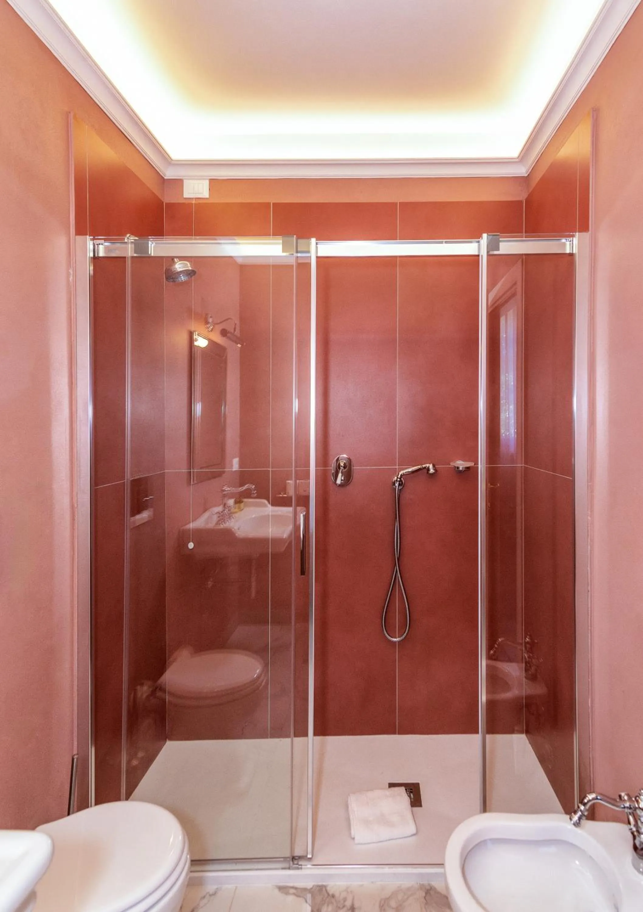 Shower in Hotel Villa San Michele