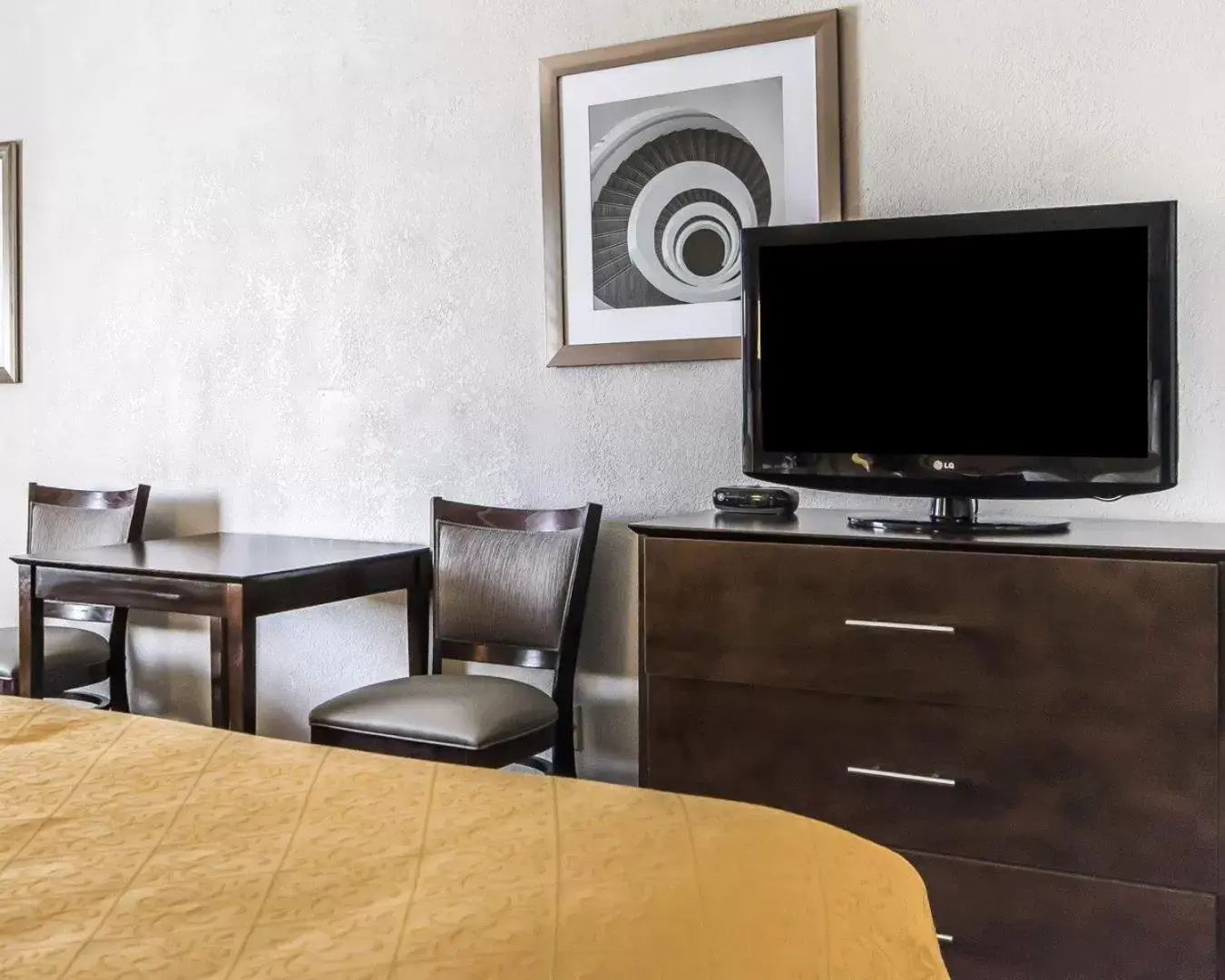 King Room in Quality Inn & Suites University/Airport