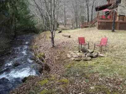 BBQ facilities in Creekside Paradise Bed and Breakfast