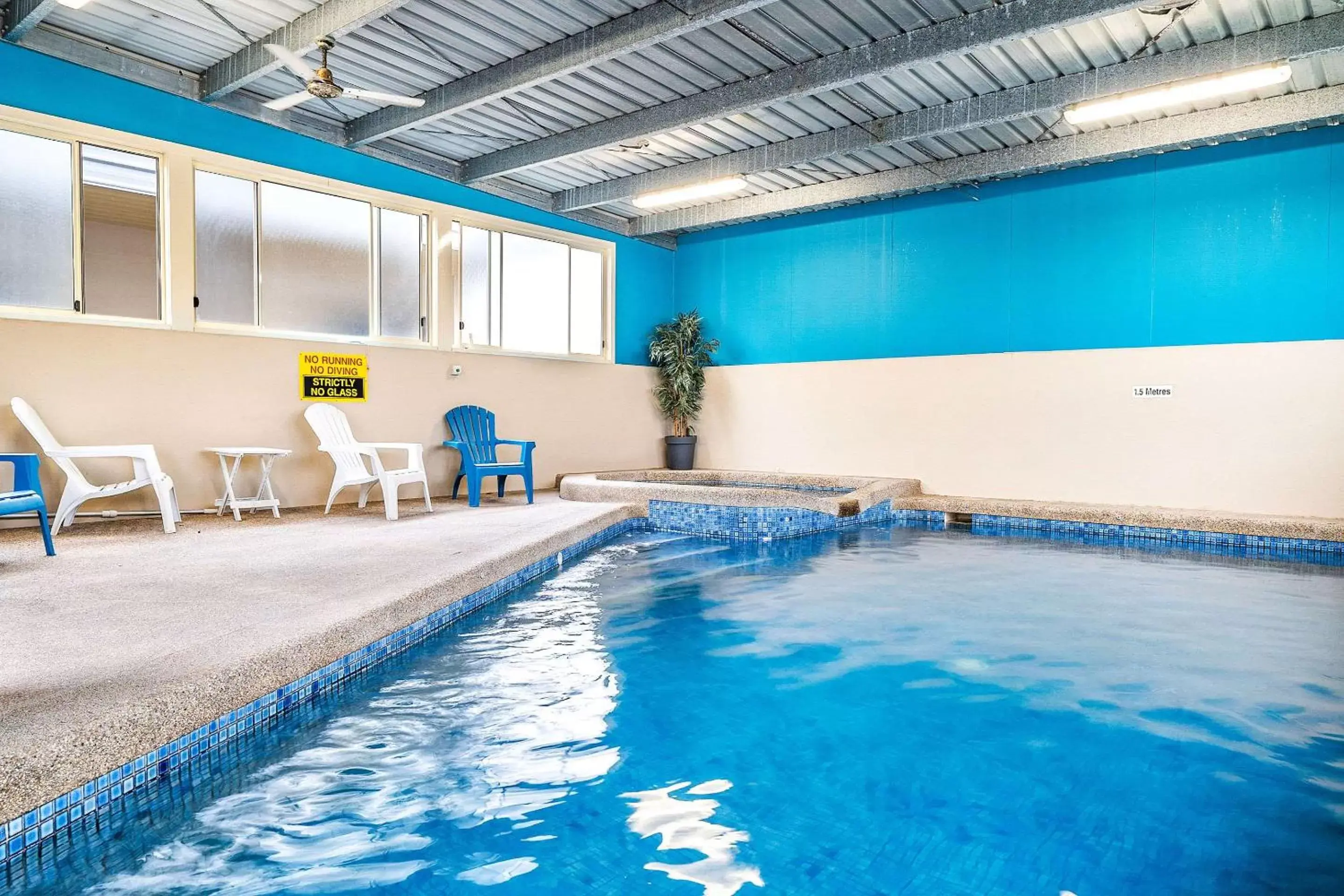 On site, Swimming Pool in Comfort Inn Benalla