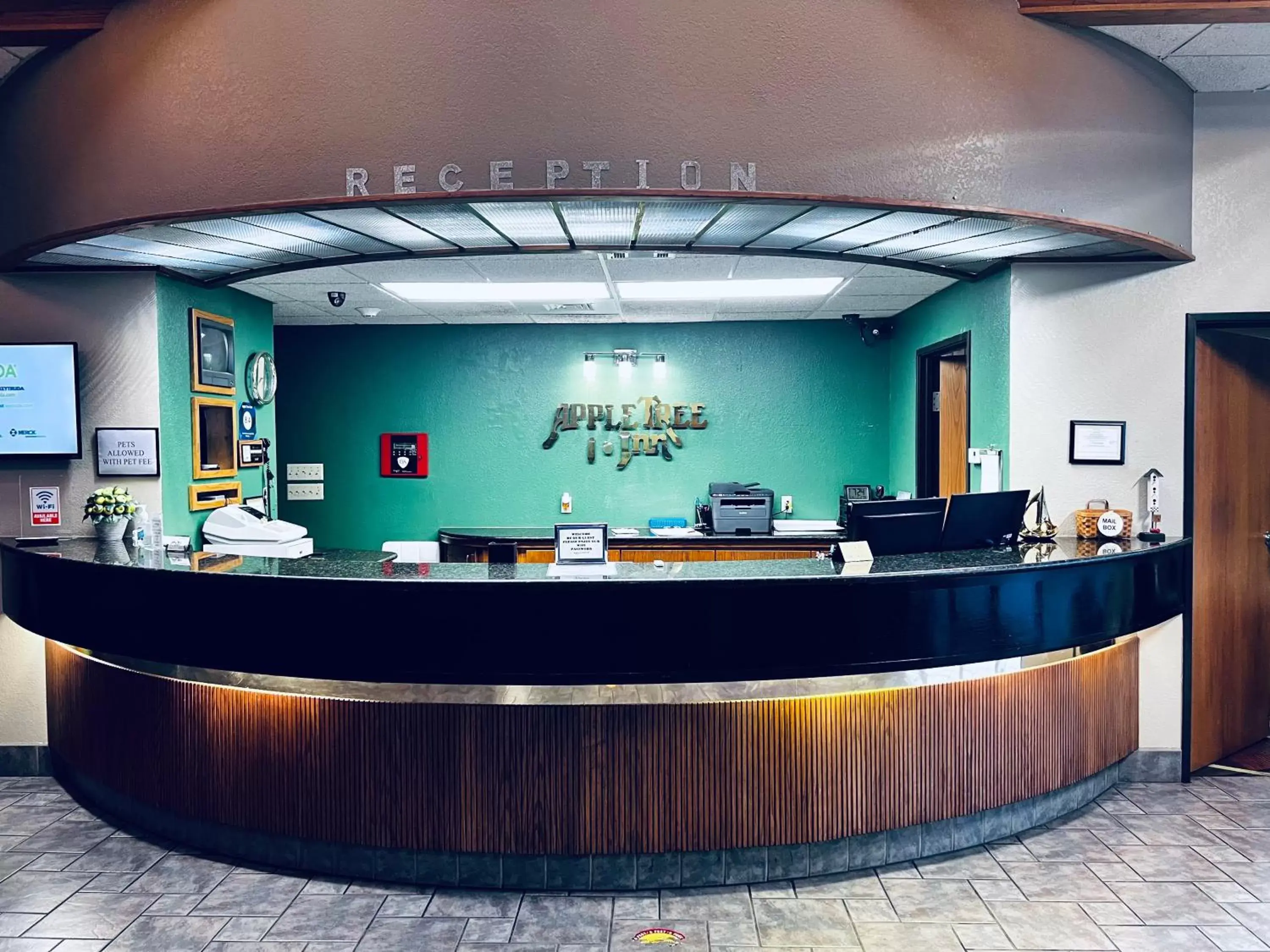 Lobby or reception in Apple Tree Inn Lobby or reception in Apple Tree Inn
