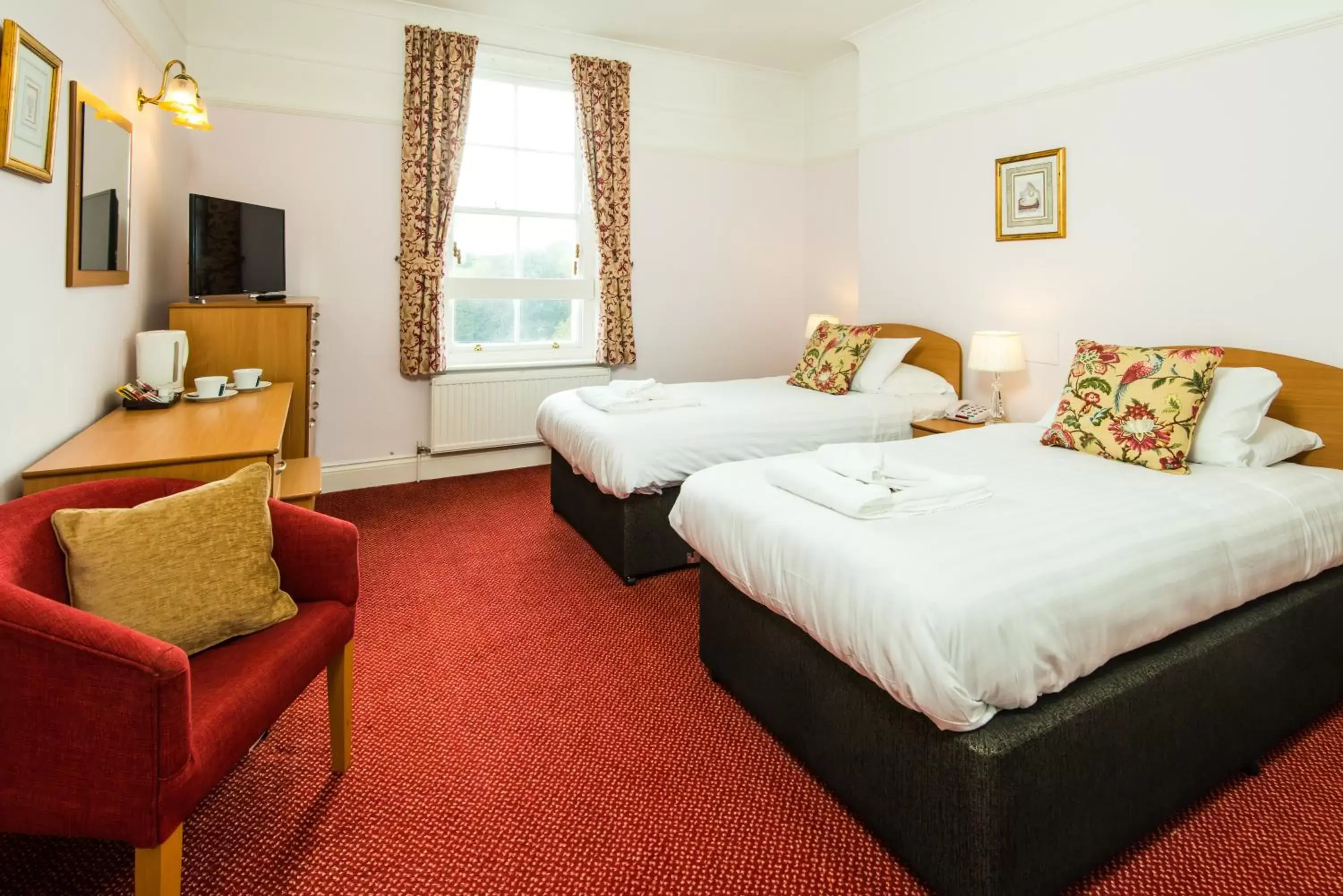 Bedroom, Bed in Cliffden Hotel