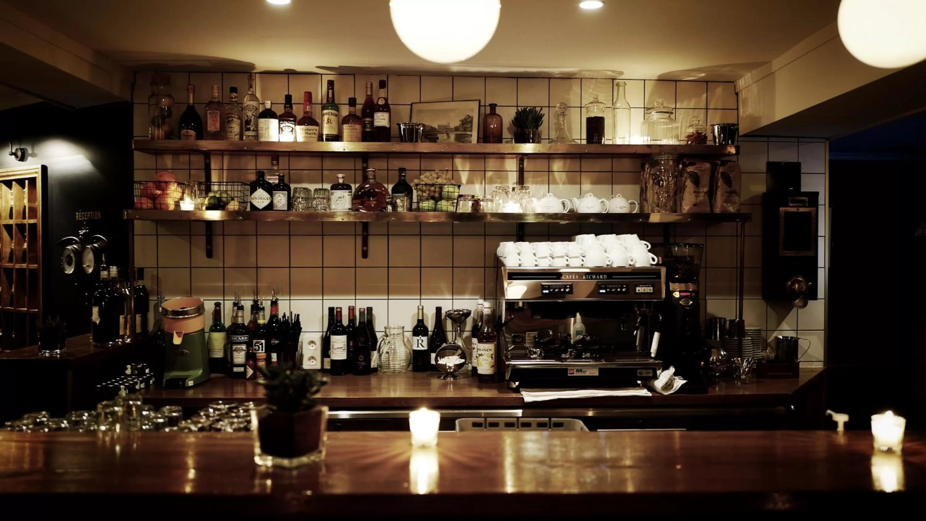 Lounge or bar in Urban Style Hotel des Carmes