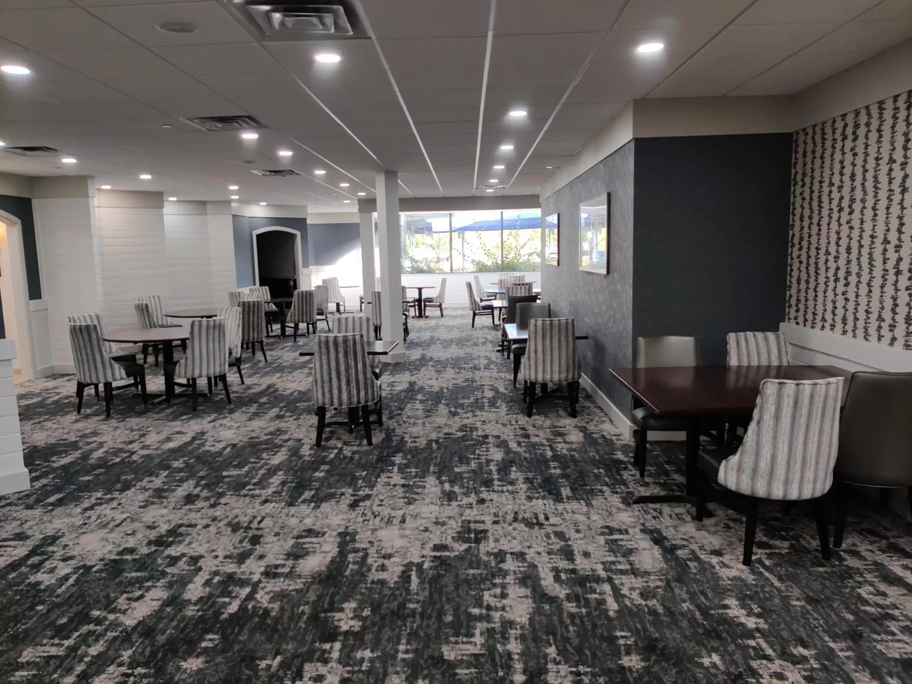 Meeting/conference room, Restaurant/Places to Eat in Crowne Plaza Jacksonville Airport, an IHG Hotel