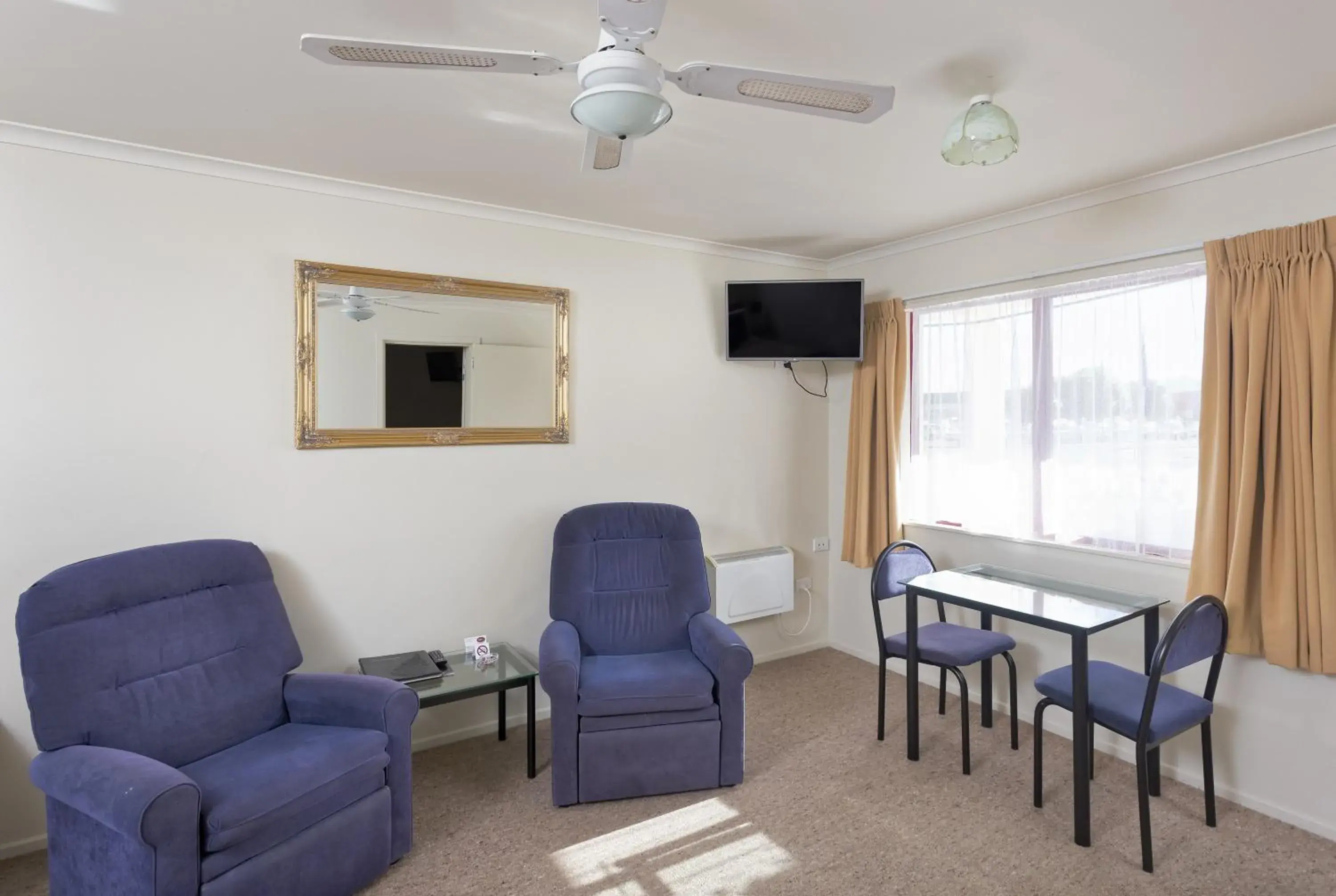 Living room, Seating Area in BK's Rotorua Motor Lodge